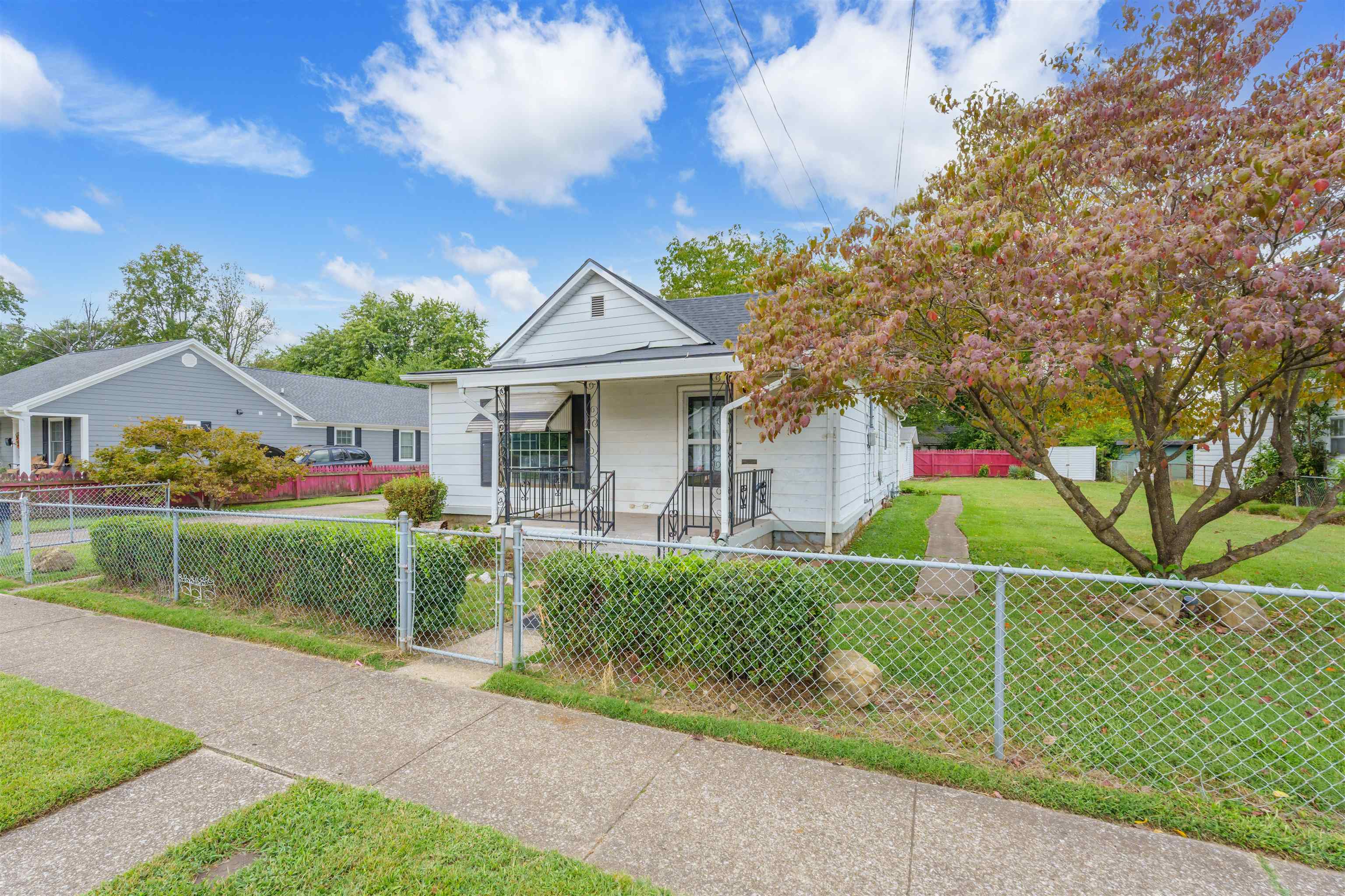 610 Elm Street, Owensboro, Kentucky 42301, 2 Bedrooms Bedrooms, ,1 BathroomBathrooms,Single Family Residence,For Sale,Elm Street,90712