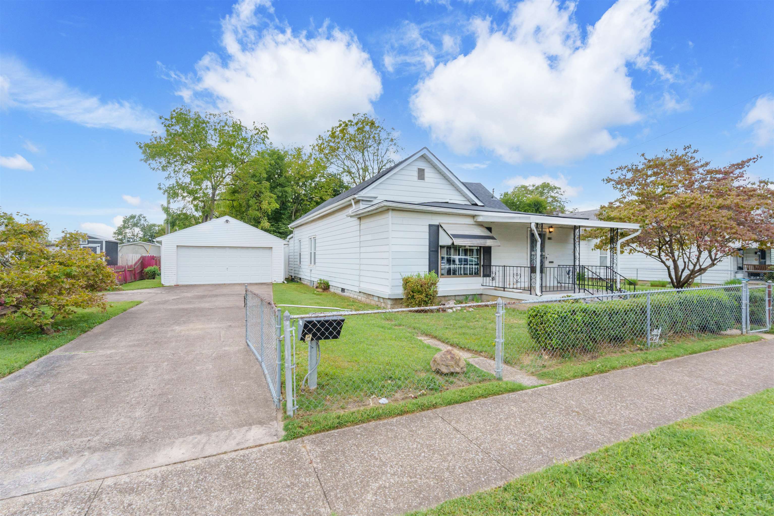 610 Elm Street, Owensboro, Kentucky 42301, 2 Bedrooms Bedrooms, ,1 BathroomBathrooms,Single Family Residence,For Sale,Elm Street,90712