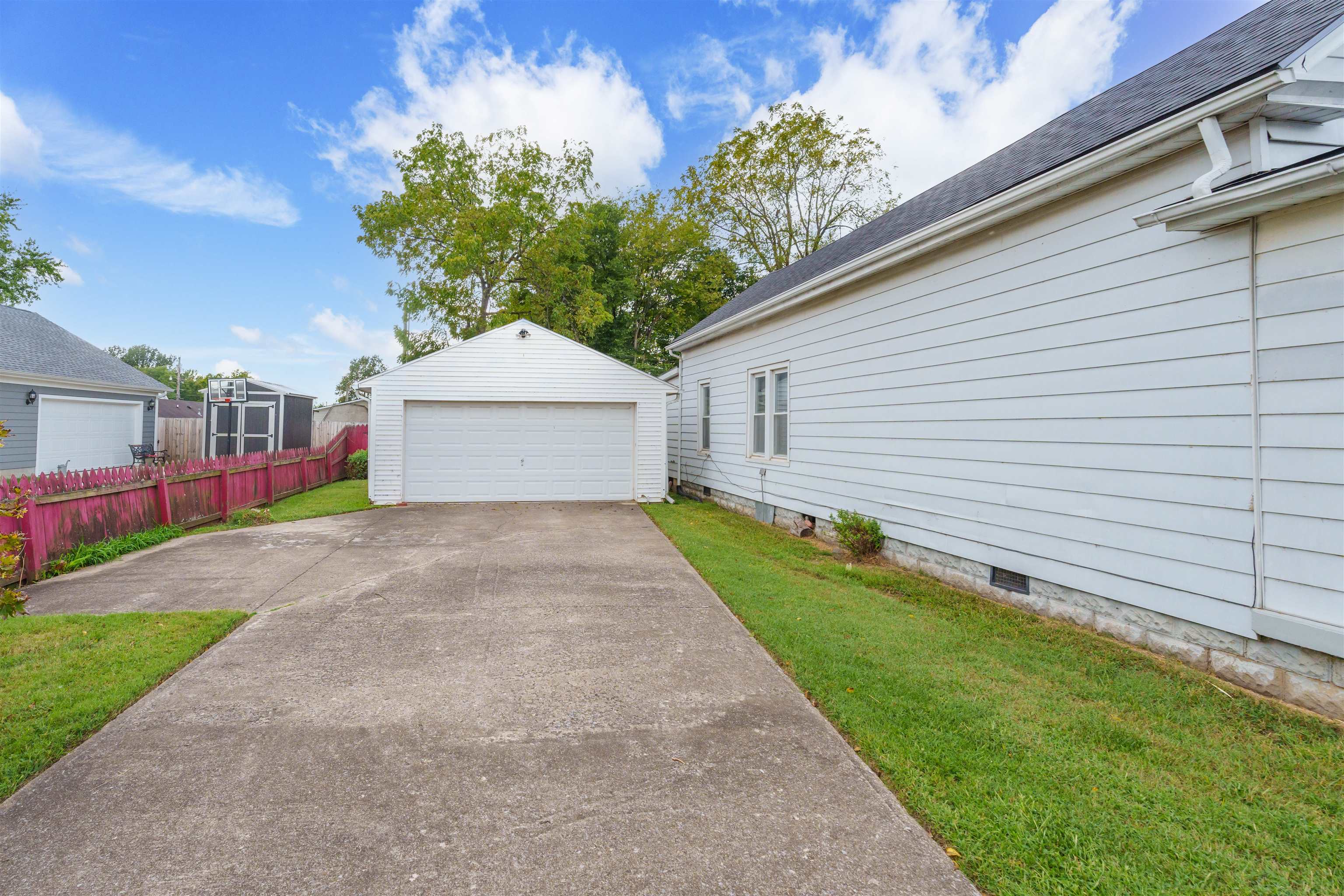 610 Elm Street, Owensboro, Kentucky 42301, 2 Bedrooms Bedrooms, ,1 BathroomBathrooms,Single Family Residence,For Sale,Elm Street,90712
