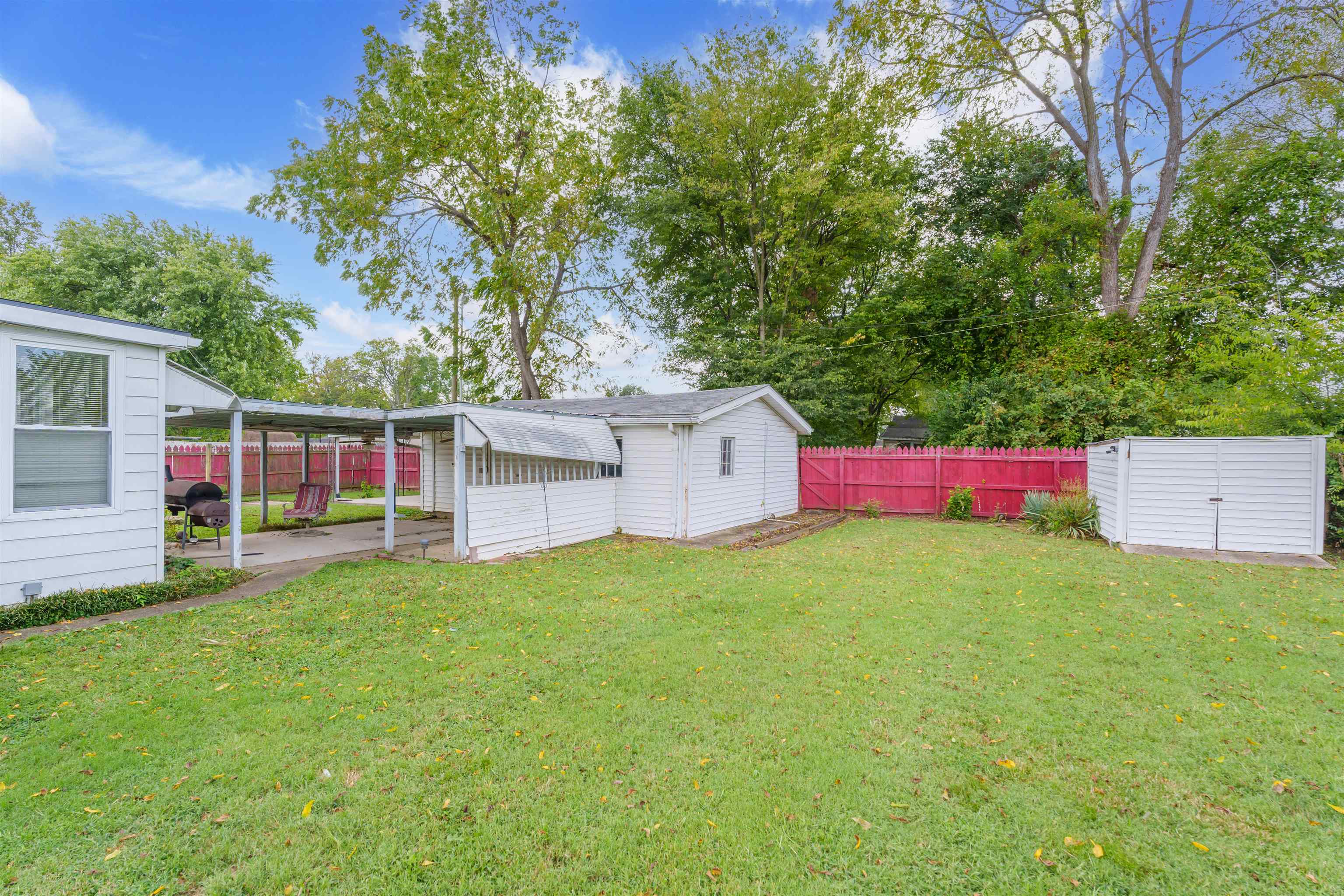 610 Elm Street, Owensboro, Kentucky 42301, 2 Bedrooms Bedrooms, ,1 BathroomBathrooms,Single Family Residence,For Sale,Elm Street,90712