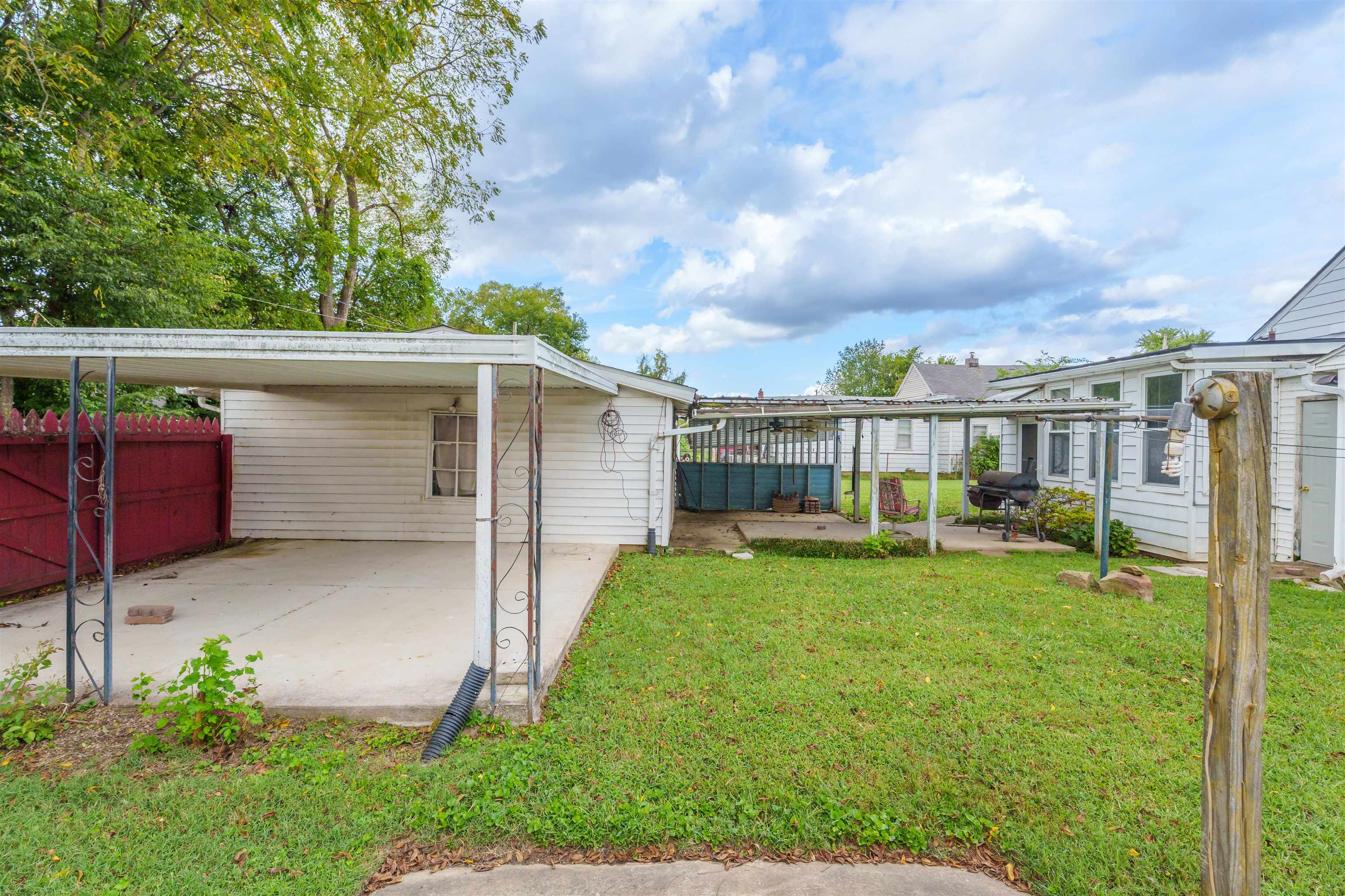 610 Elm Street, Owensboro, Kentucky 42301, 2 Bedrooms Bedrooms, ,1 BathroomBathrooms,Single Family Residence,For Sale,Elm Street,90712