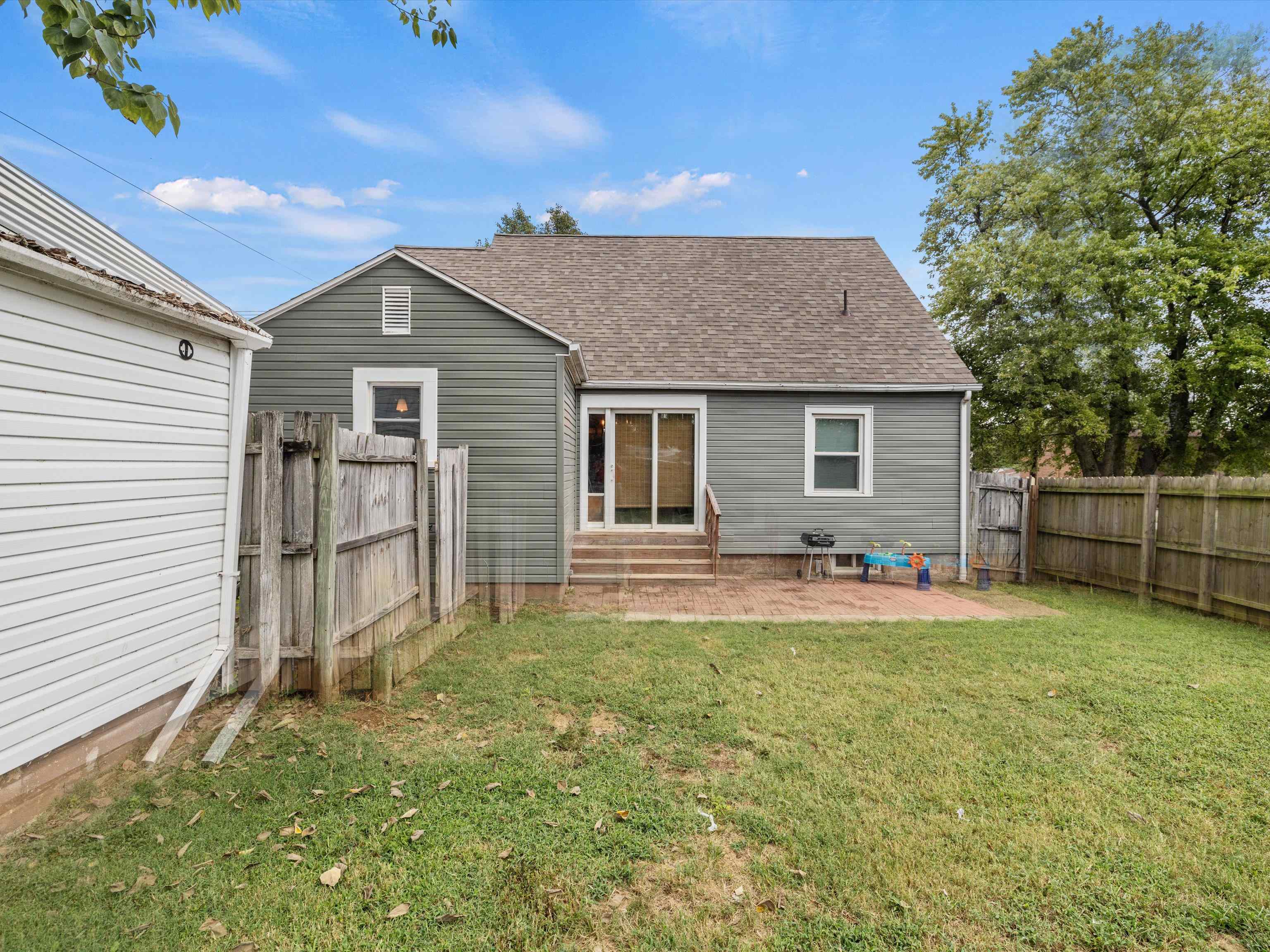 624 Wing Ave, Owensboro, Kentucky 42303, 3 Bedrooms Bedrooms, ,1 BathroomBathrooms,Single Family Residence,For Sale,Wing Ave,90717