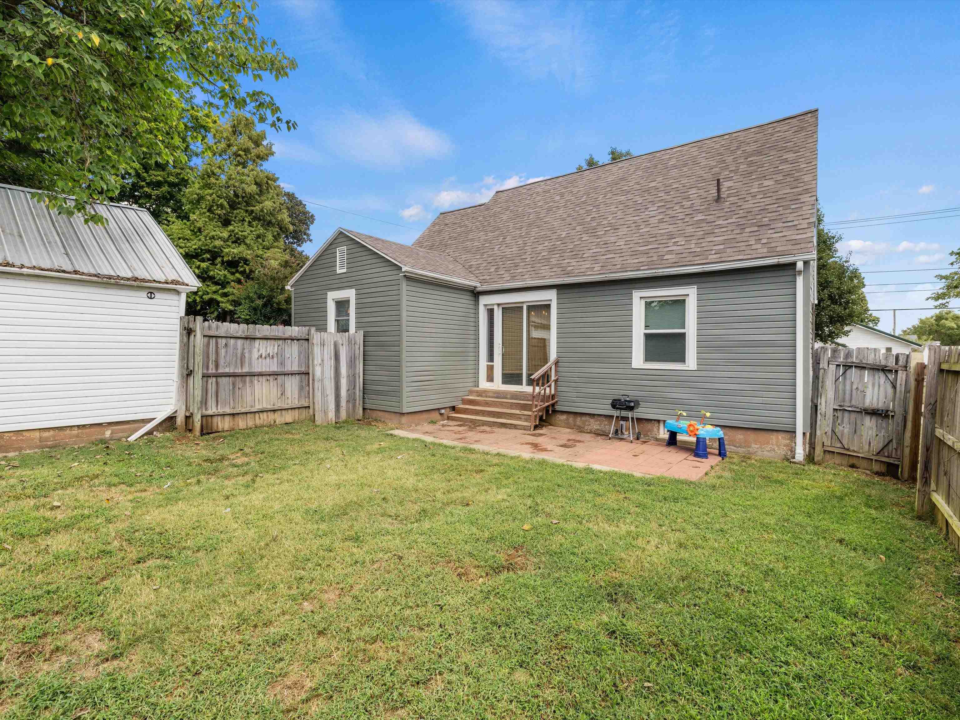 624 Wing Ave, Owensboro, Kentucky 42303, 3 Bedrooms Bedrooms, ,1 BathroomBathrooms,Single Family Residence,For Sale,Wing Ave,90717