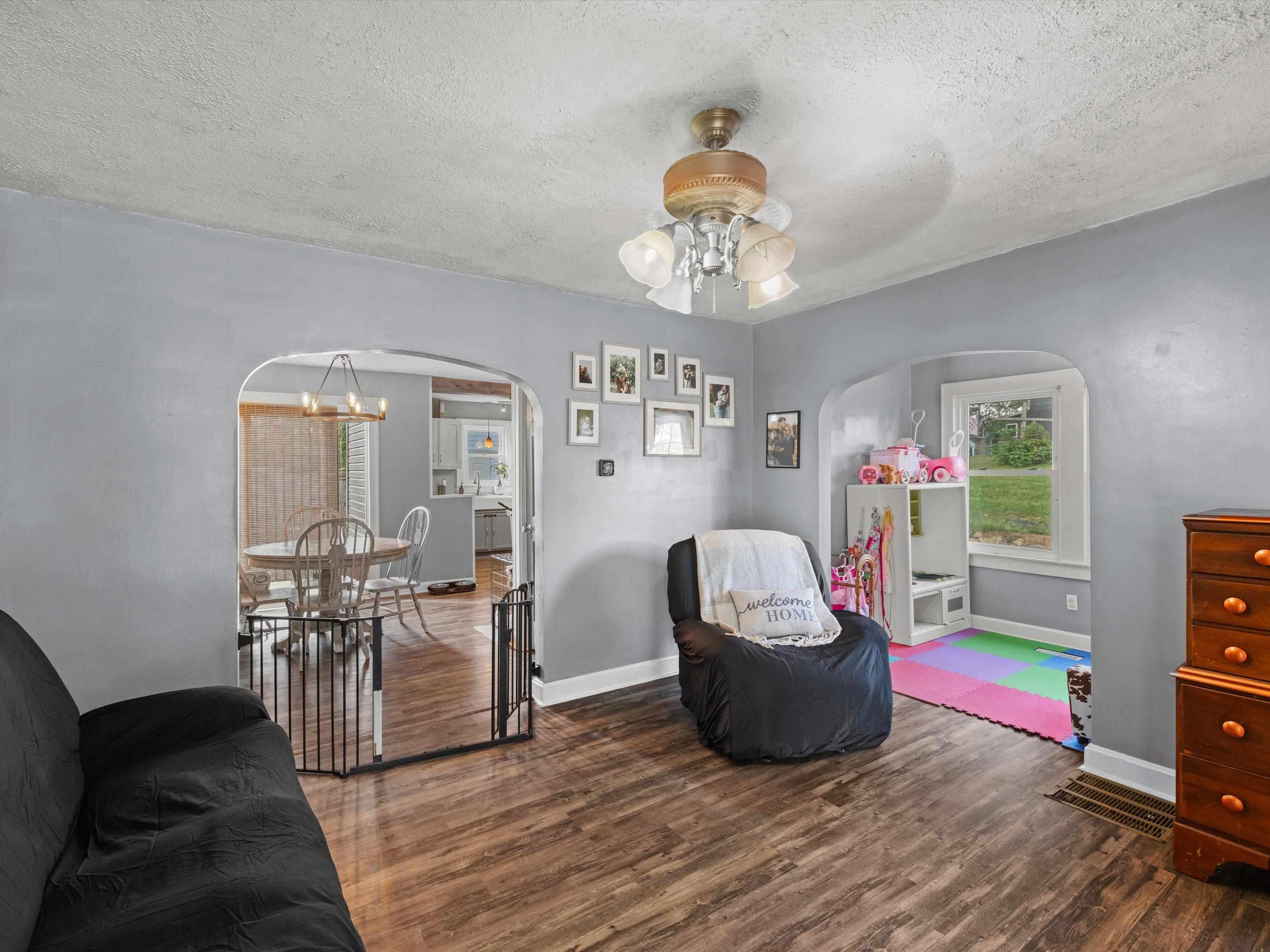 624 Wing Ave, Owensboro, Kentucky 42303, 3 Bedrooms Bedrooms, ,1 BathroomBathrooms,Single Family Residence,For Sale,Wing Ave,90717