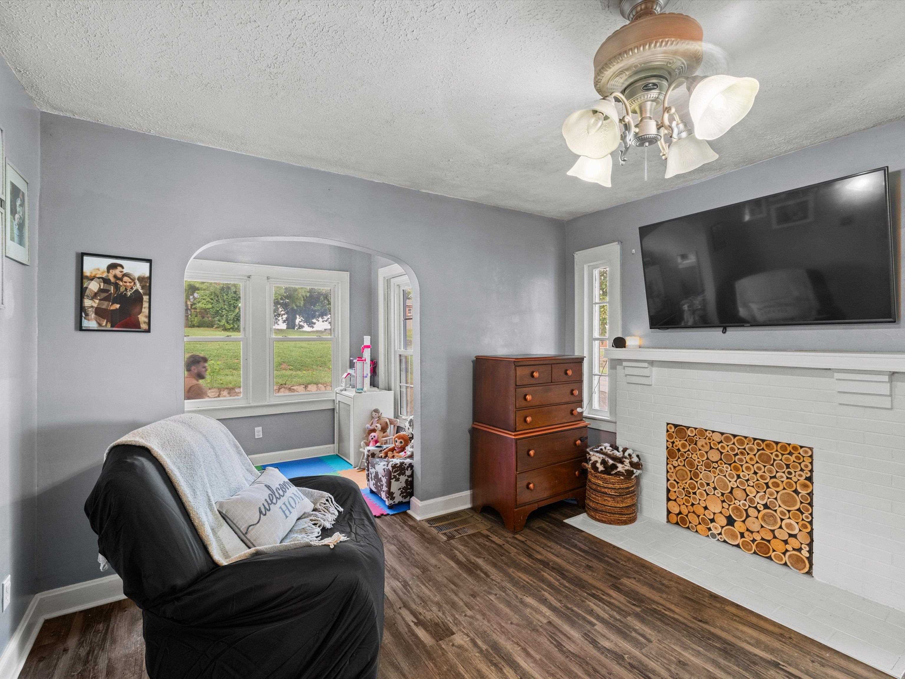624 Wing Ave, Owensboro, Kentucky 42303, 3 Bedrooms Bedrooms, ,1 BathroomBathrooms,Single Family Residence,For Sale,Wing Ave,90717