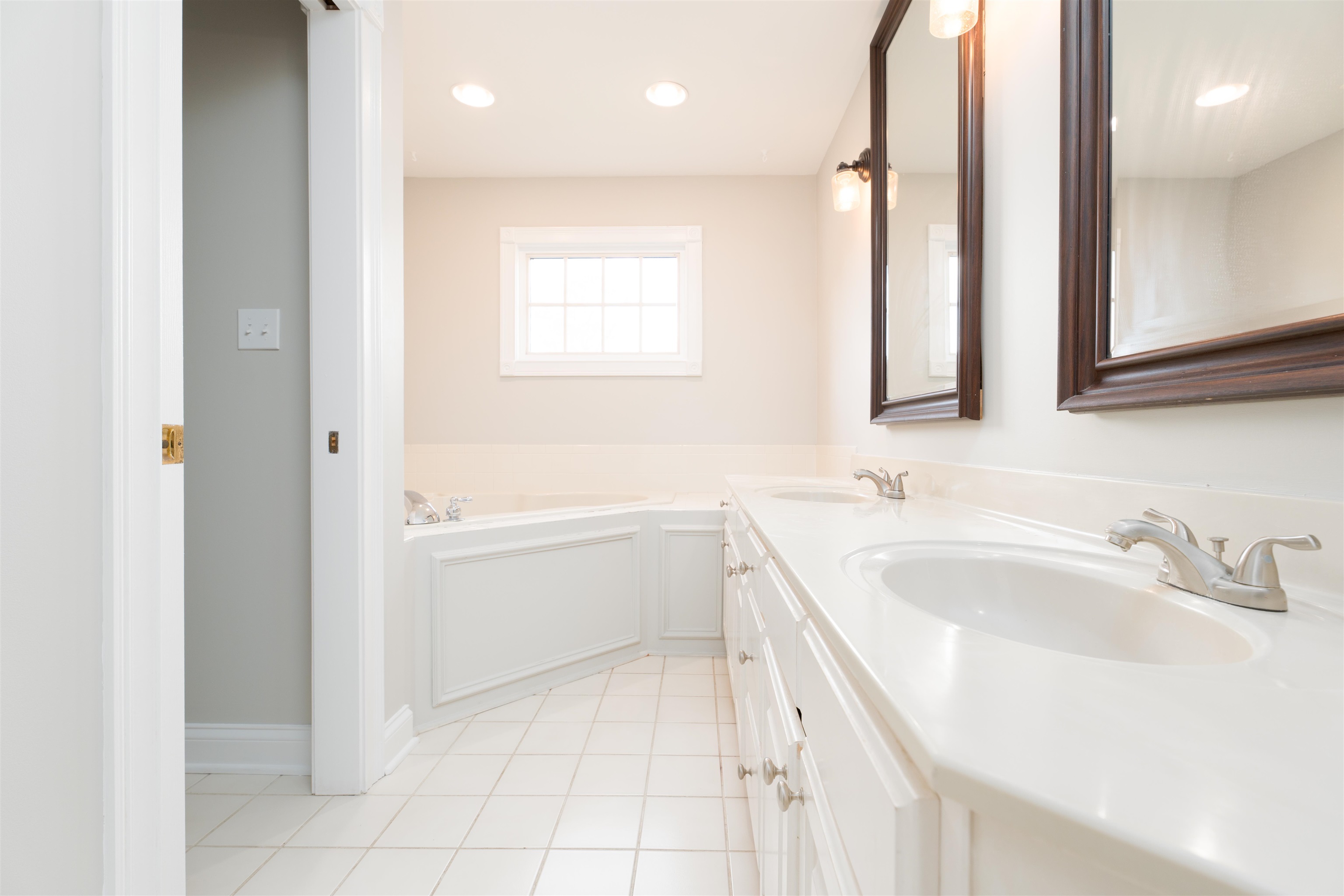 4006 Horseshoe Trace, Owensboro, Kentucky 42303, 4 Bedrooms Bedrooms, ,2 BathroomsBathrooms,Single Family Residence,For Sale,Horseshoe Trace,90721
