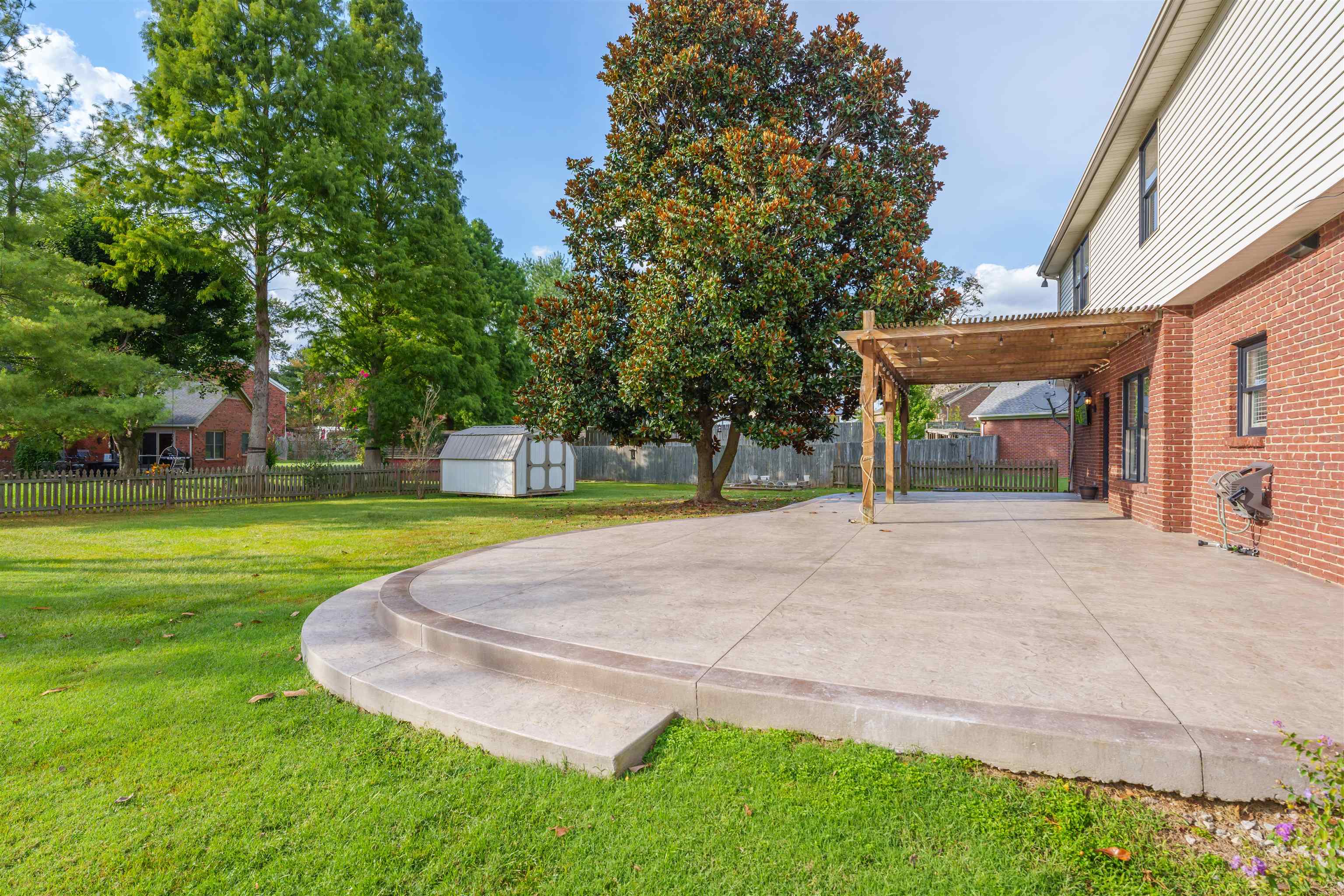 4006 Horseshoe Trace, Owensboro, Kentucky 42303, 4 Bedrooms Bedrooms, ,2 BathroomsBathrooms,Single Family Residence,For Sale,Horseshoe Trace,90721