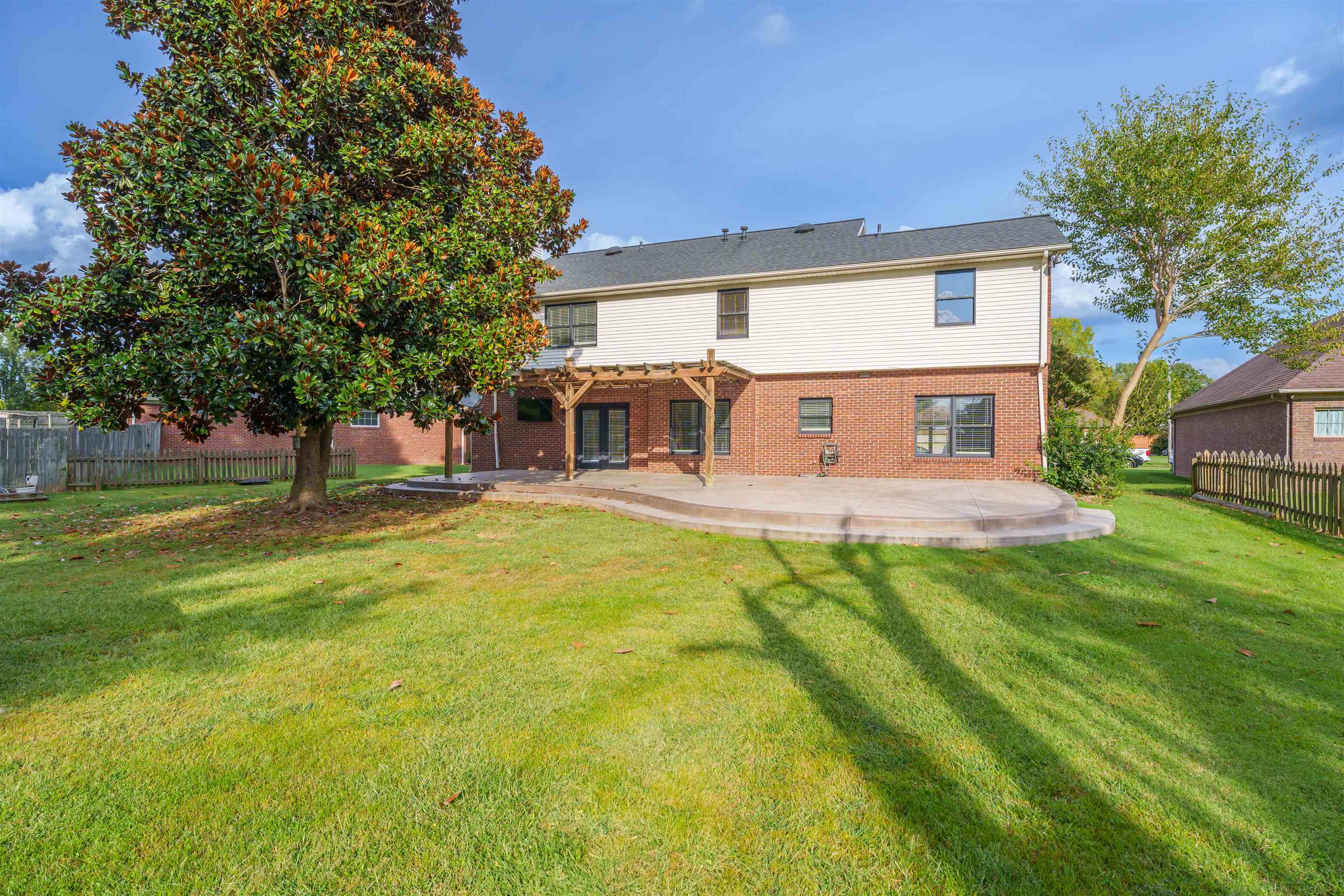 4006 Horseshoe Trace, Owensboro, Kentucky 42303, 4 Bedrooms Bedrooms, ,2 BathroomsBathrooms,Single Family Residence,For Sale,Horseshoe Trace,90721