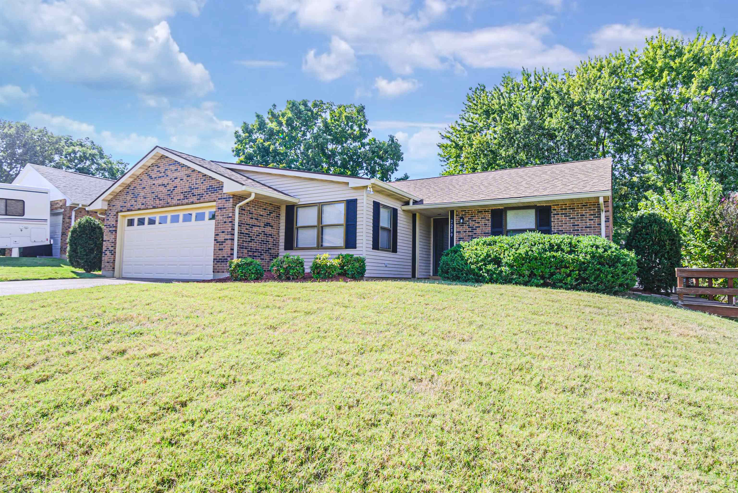 2239 Landsdowne S, Owensboro, Kentucky 42303, 3 Bedrooms Bedrooms, ,2 BathroomsBathrooms,Single Family Residence,For Sale,Landsdowne S,90722