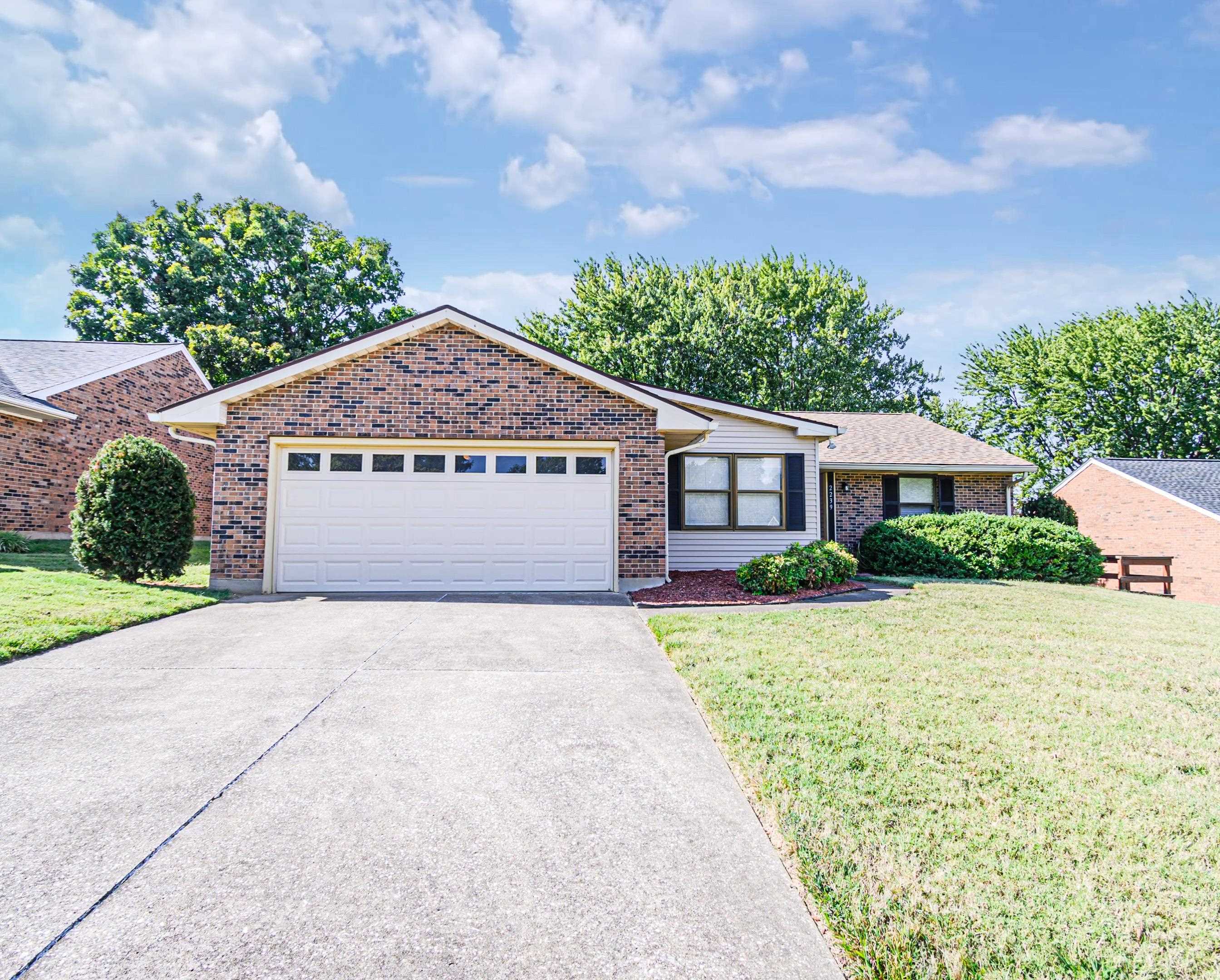2239 Landsdowne S, Owensboro, Kentucky 42303, 3 Bedrooms Bedrooms, ,2 BathroomsBathrooms,Single Family Residence,For Sale,Landsdowne S,90722