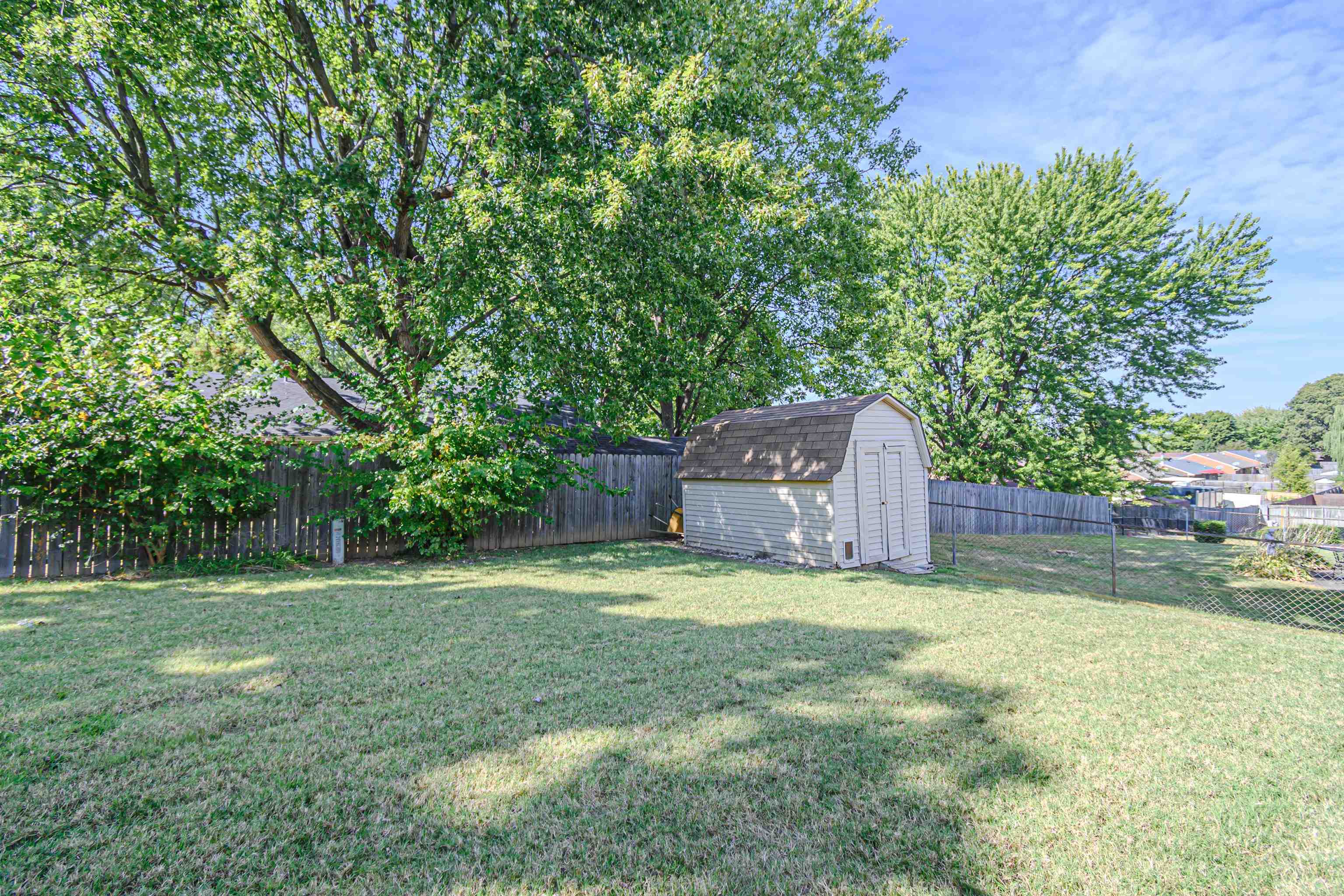 2239 Landsdowne S, Owensboro, Kentucky 42303, 3 Bedrooms Bedrooms, ,2 BathroomsBathrooms,Single Family Residence,For Sale,Landsdowne S,90722