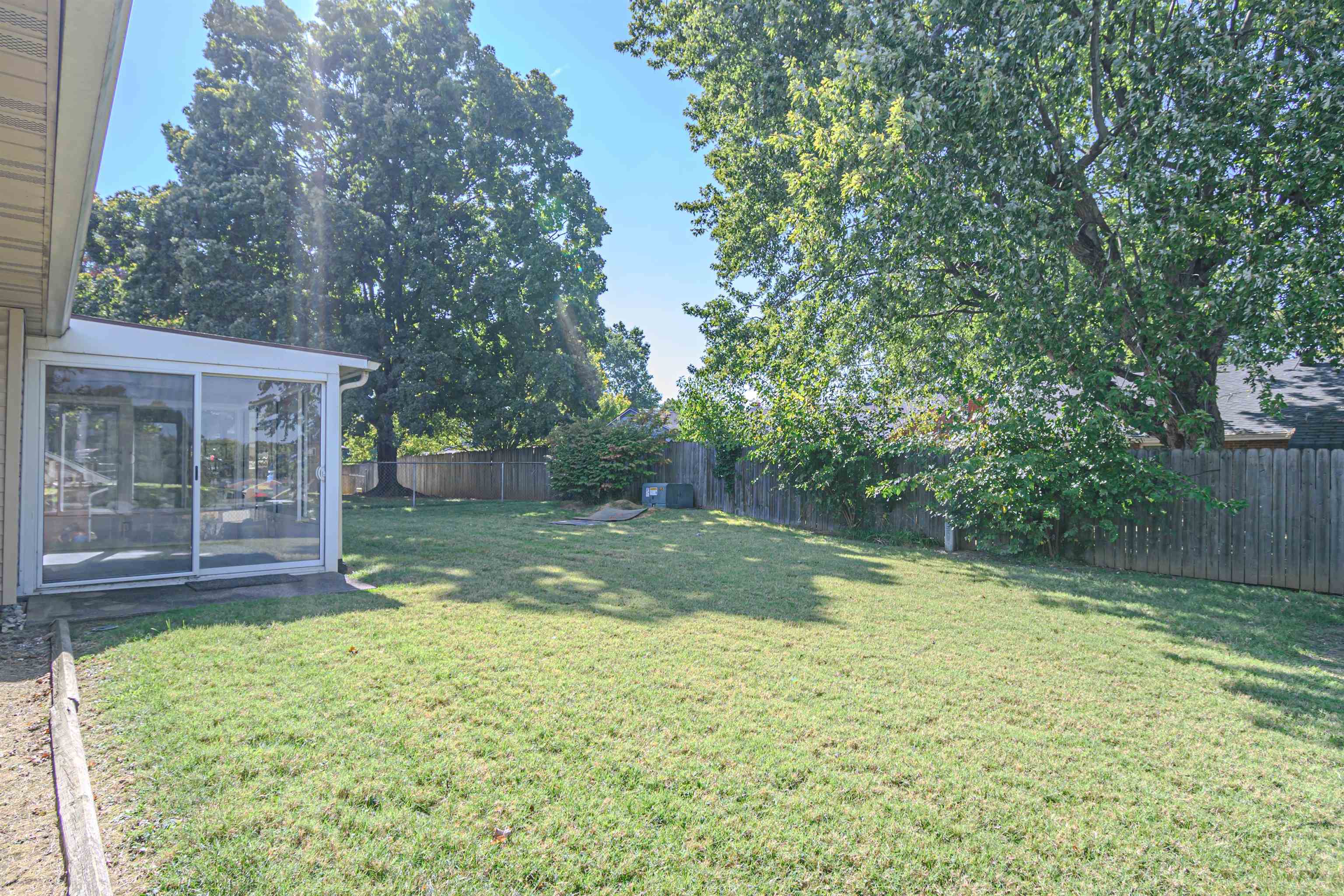 2239 Landsdowne S, Owensboro, Kentucky 42303, 3 Bedrooms Bedrooms, ,2 BathroomsBathrooms,Single Family Residence,For Sale,Landsdowne S,90722