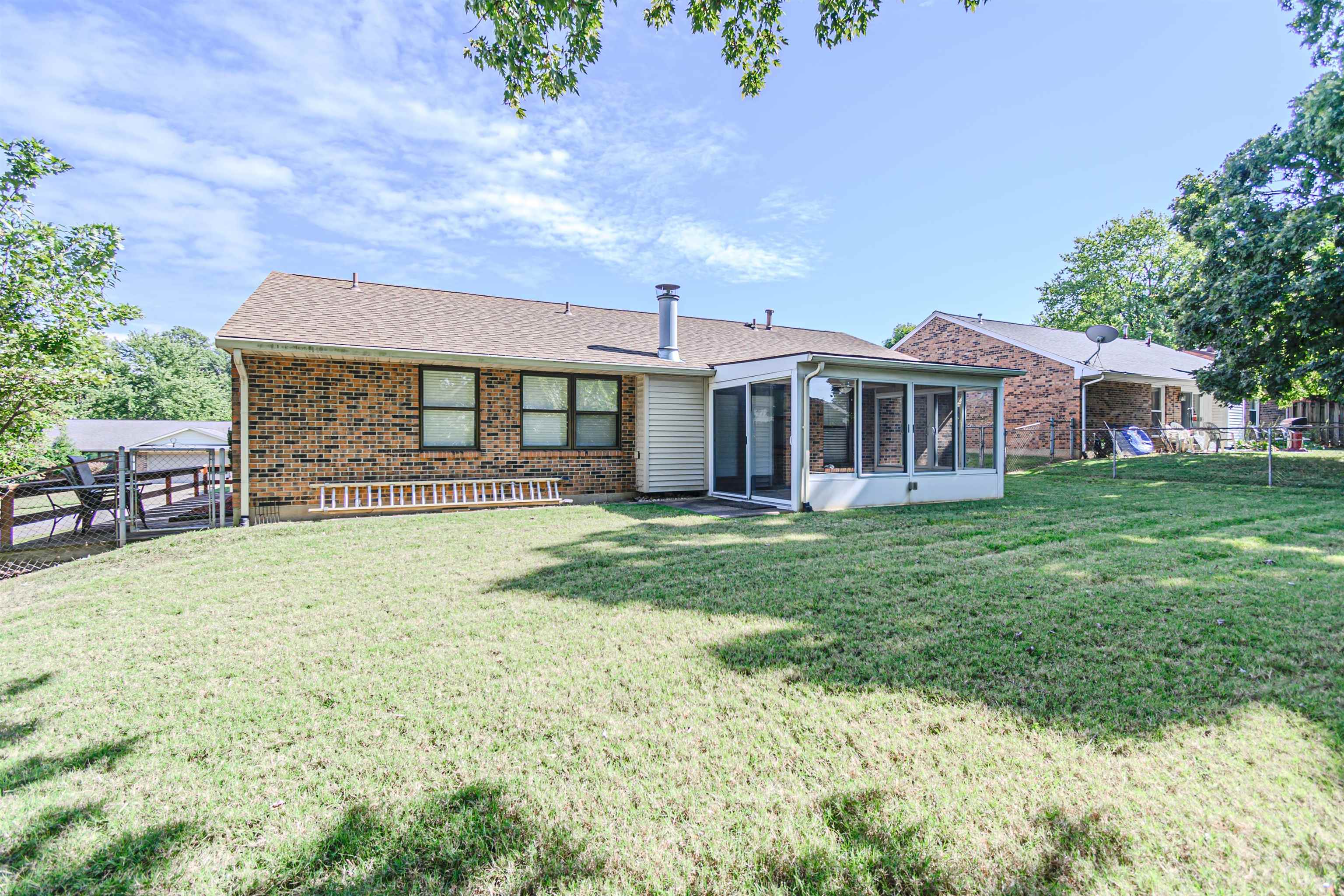 2239 Landsdowne S, Owensboro, Kentucky 42303, 3 Bedrooms Bedrooms, ,2 BathroomsBathrooms,Single Family Residence,For Sale,Landsdowne S,90722