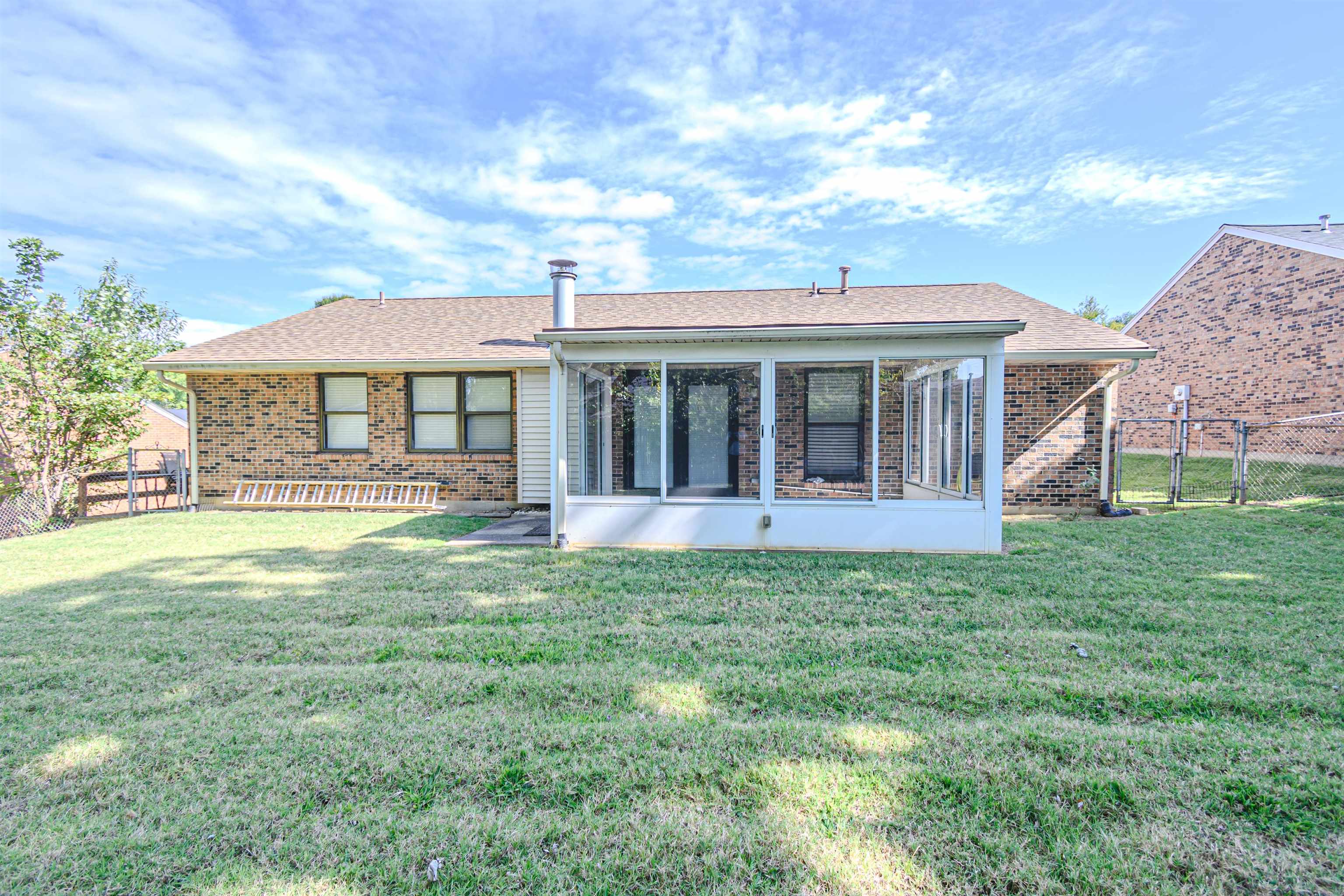 2239 Landsdowne S, Owensboro, Kentucky 42303, 3 Bedrooms Bedrooms, ,2 BathroomsBathrooms,Single Family Residence,For Sale,Landsdowne S,90722