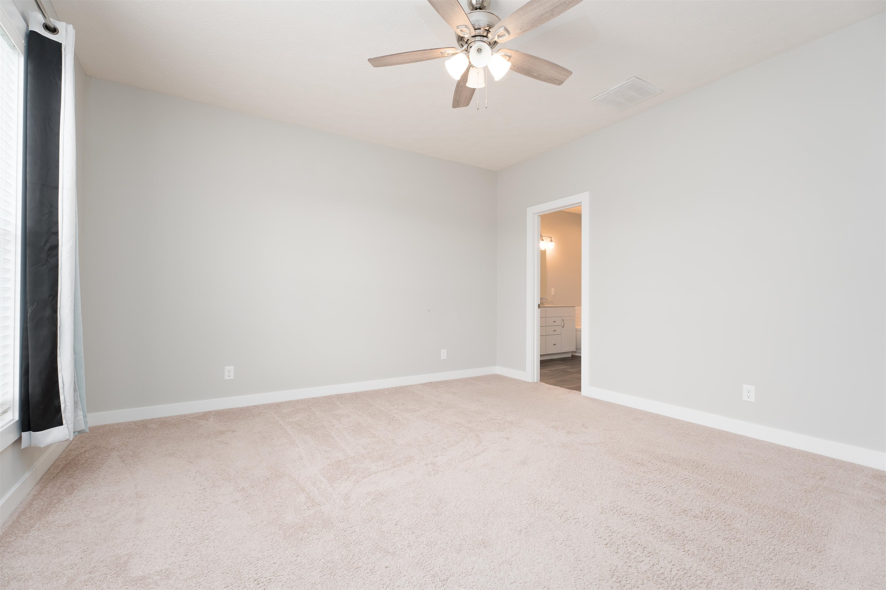 4744 Breeze Ct. W., Owensboro, Kentucky 42301, 4 Bedrooms Bedrooms, ,2 BathroomsBathrooms,Single Family Residence,For Sale,Breeze Ct. W.,90725