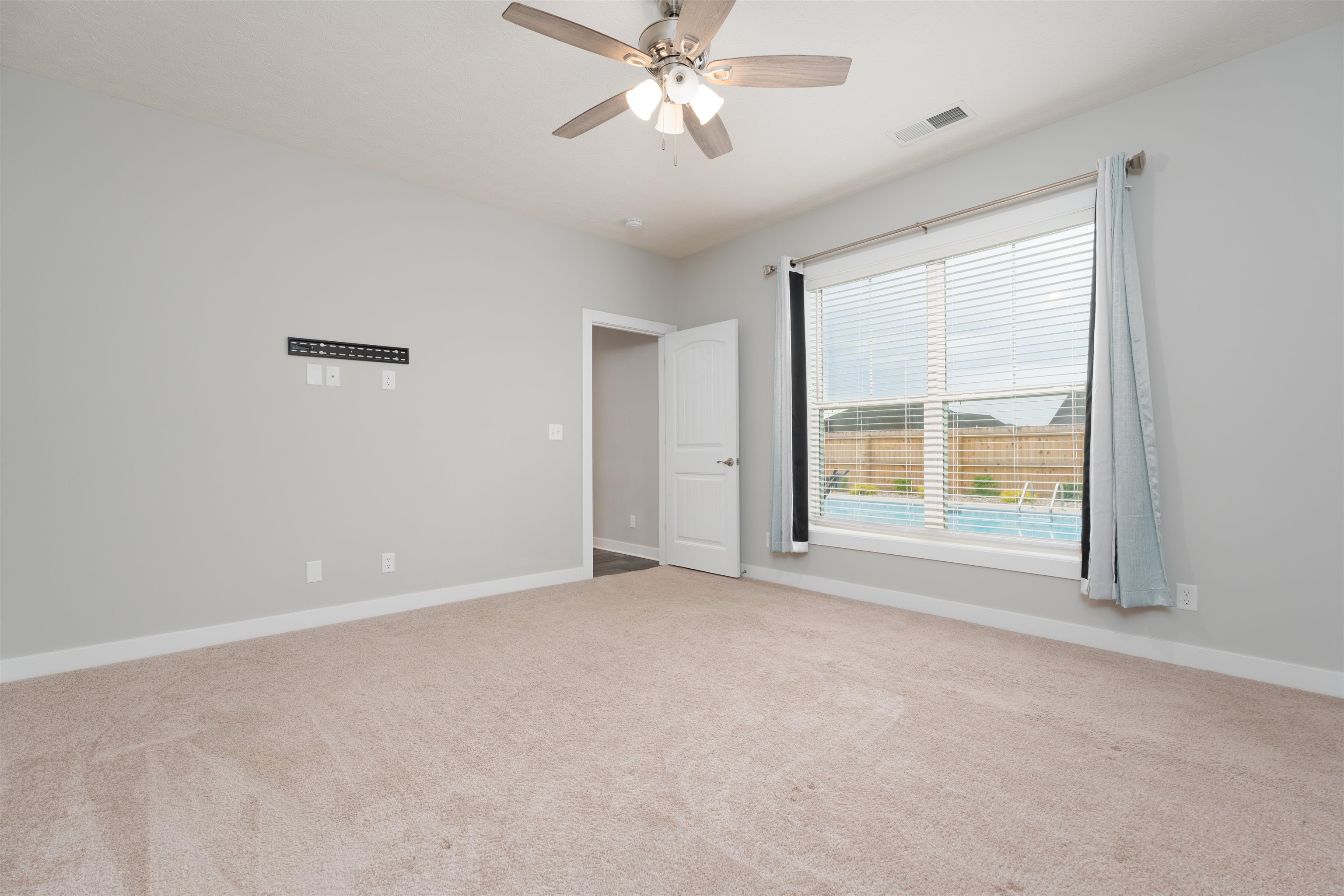 4744 Breeze Ct. W., Owensboro, Kentucky 42301, 4 Bedrooms Bedrooms, ,2 BathroomsBathrooms,Single Family Residence,For Sale,Breeze Ct. W.,90725