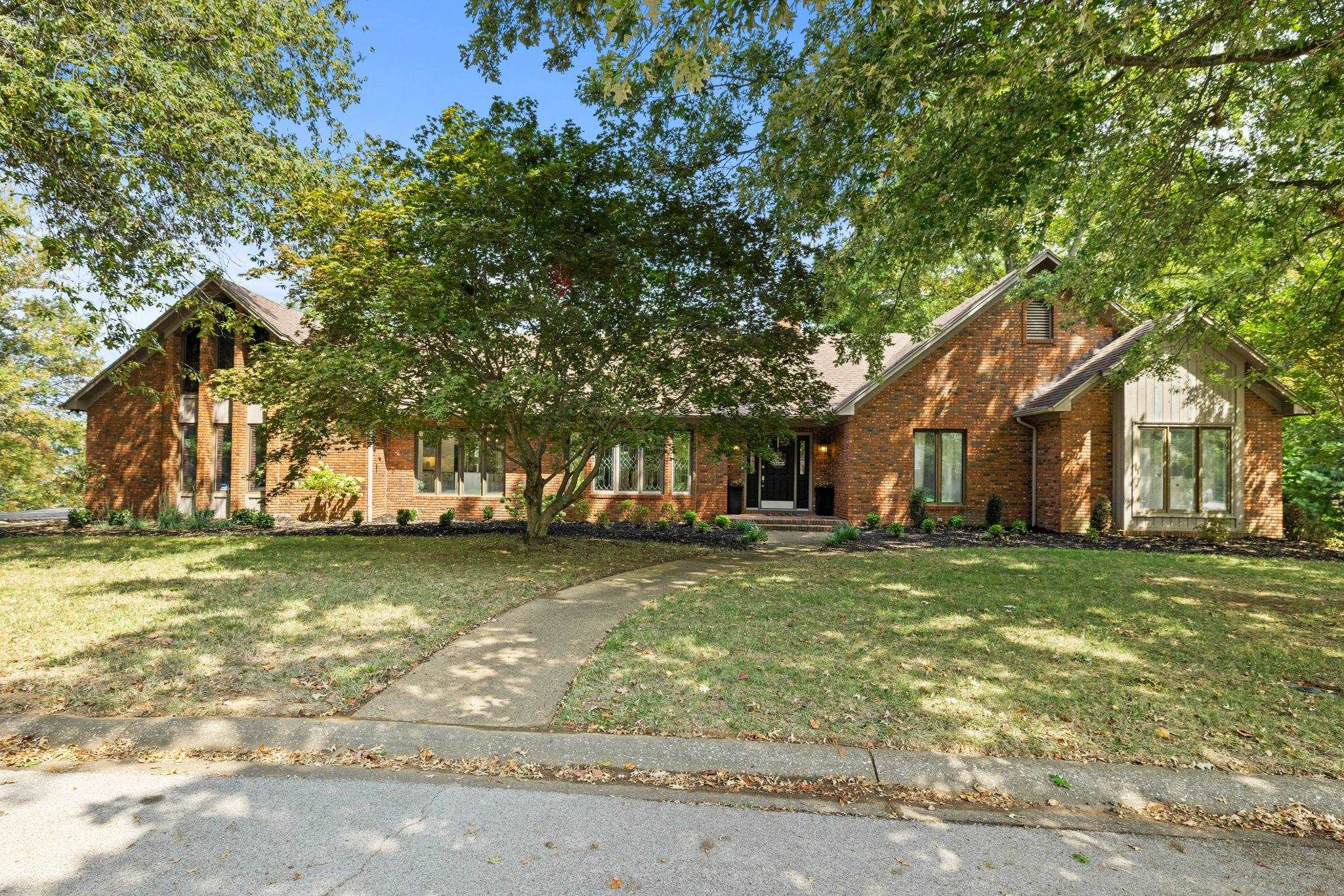 3101 Oakridge Court, Owensboro, Kentucky 42303, 4 Bedrooms Bedrooms, ,3 BathroomsBathrooms,Single Family Residence,For Sale,Oakridge Court,90738