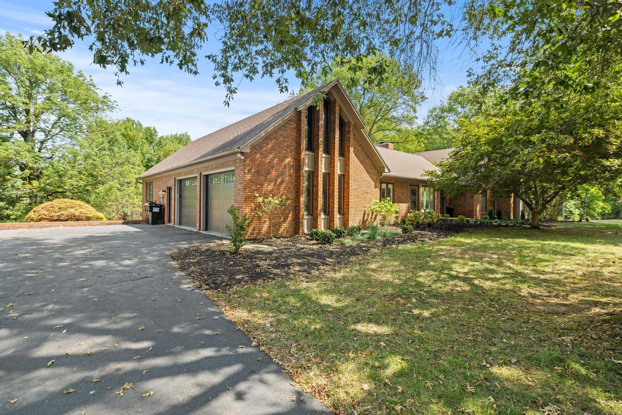 3101 Oakridge Court, Owensboro, Kentucky 42303, 4 Bedrooms Bedrooms, ,3 BathroomsBathrooms,Single Family Residence,For Sale,Oakridge Court,90738