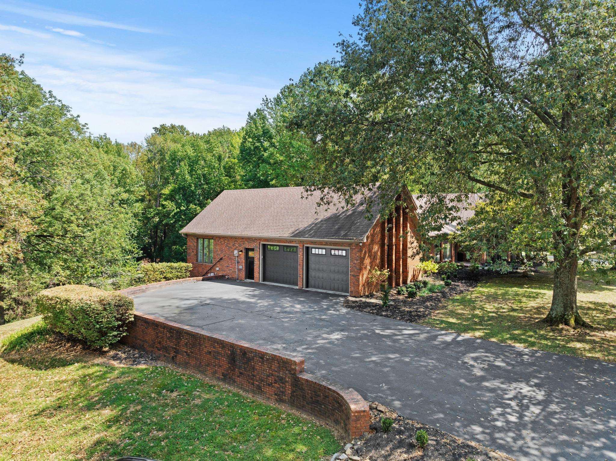 3101 Oakridge Court, Owensboro, Kentucky 42303, 4 Bedrooms Bedrooms, ,3 BathroomsBathrooms,Single Family Residence,For Sale,Oakridge Court,90738