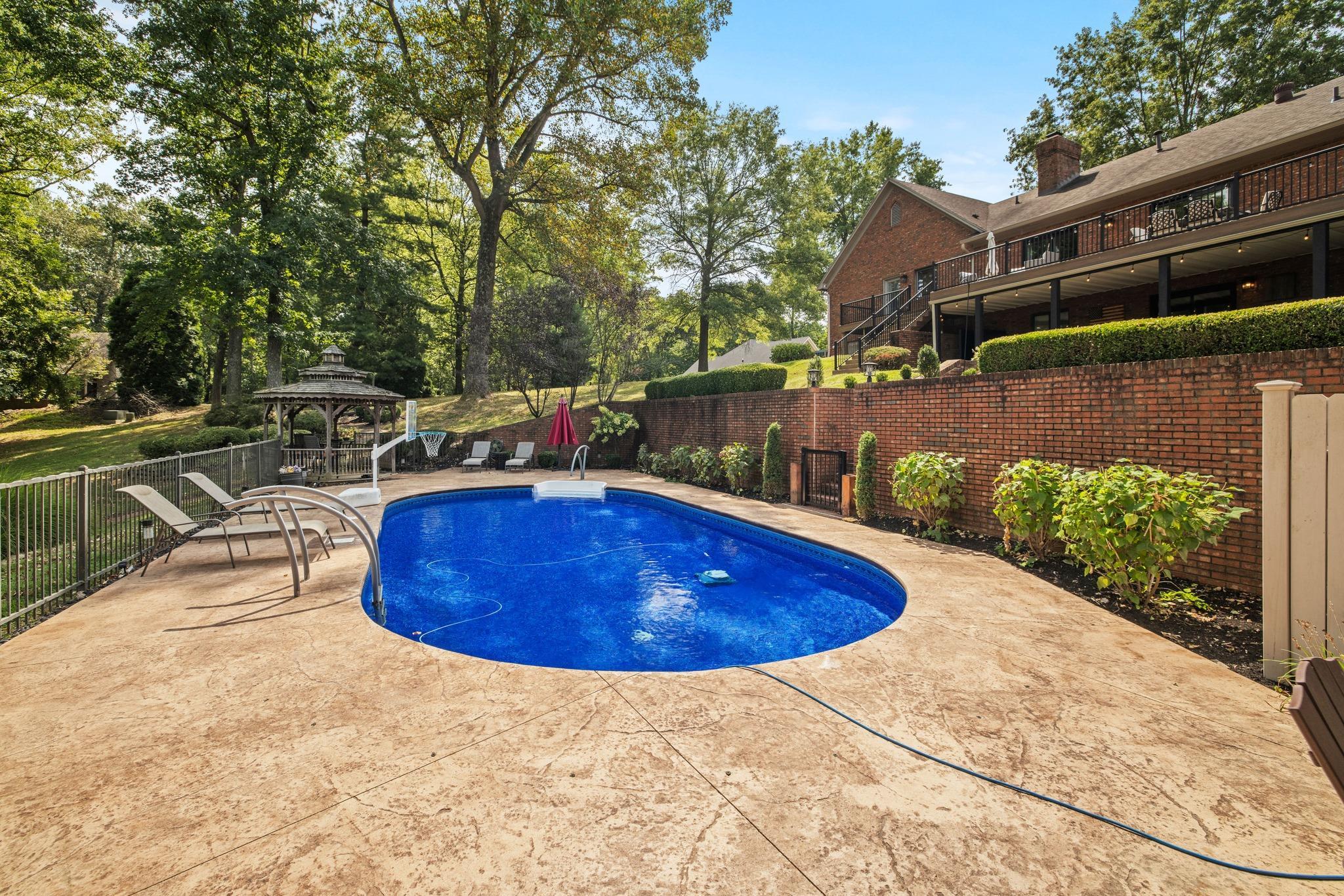3101 Oakridge Court, Owensboro, Kentucky 42303, 4 Bedrooms Bedrooms, ,3 BathroomsBathrooms,Single Family Residence,For Sale,Oakridge Court,90738