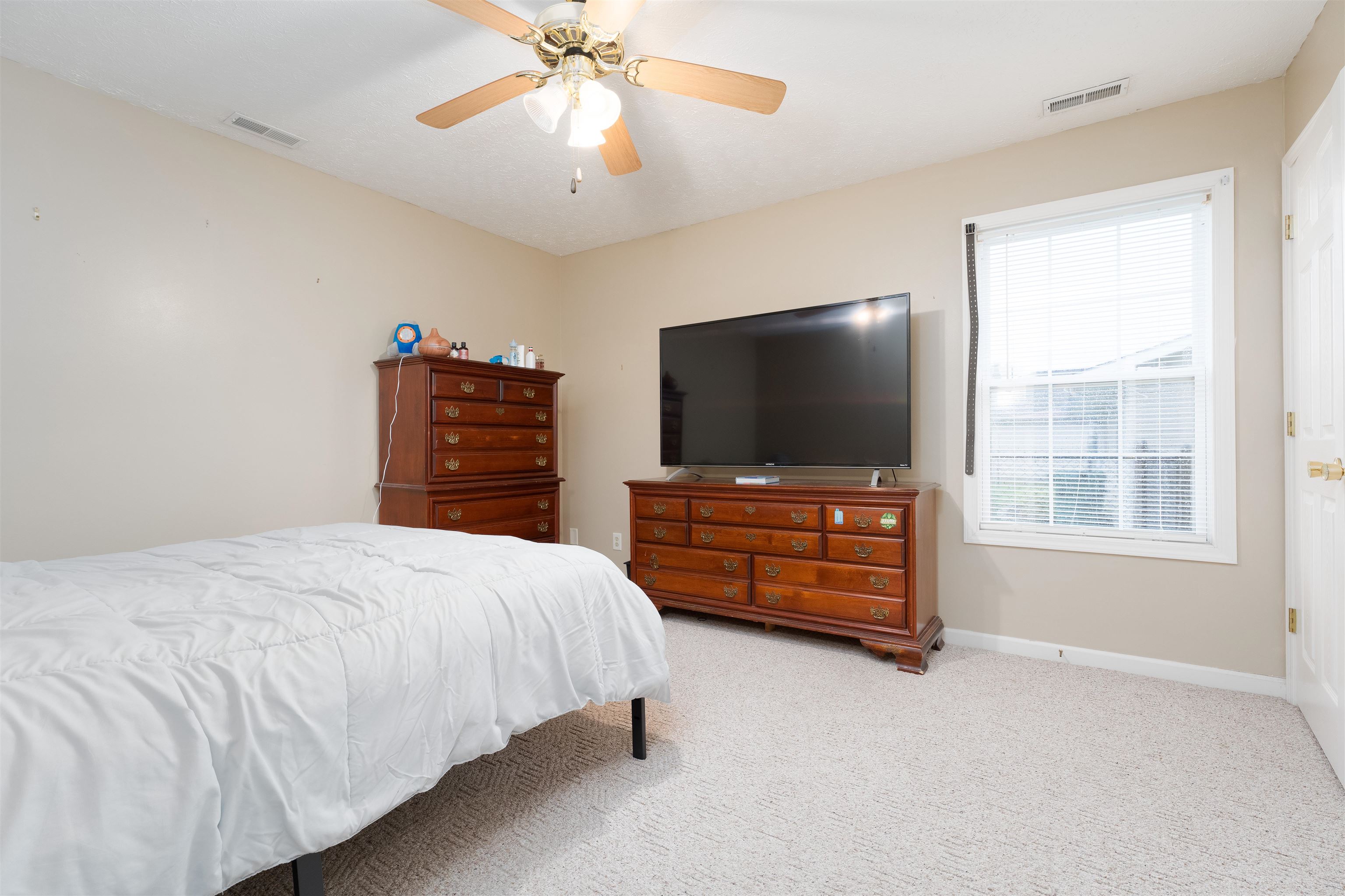 526 Maple St, Owensboro, Kentucky 42301, 3 Bedrooms Bedrooms, ,1 BathroomBathrooms,Single Family Residence,For Sale,Maple St,90742