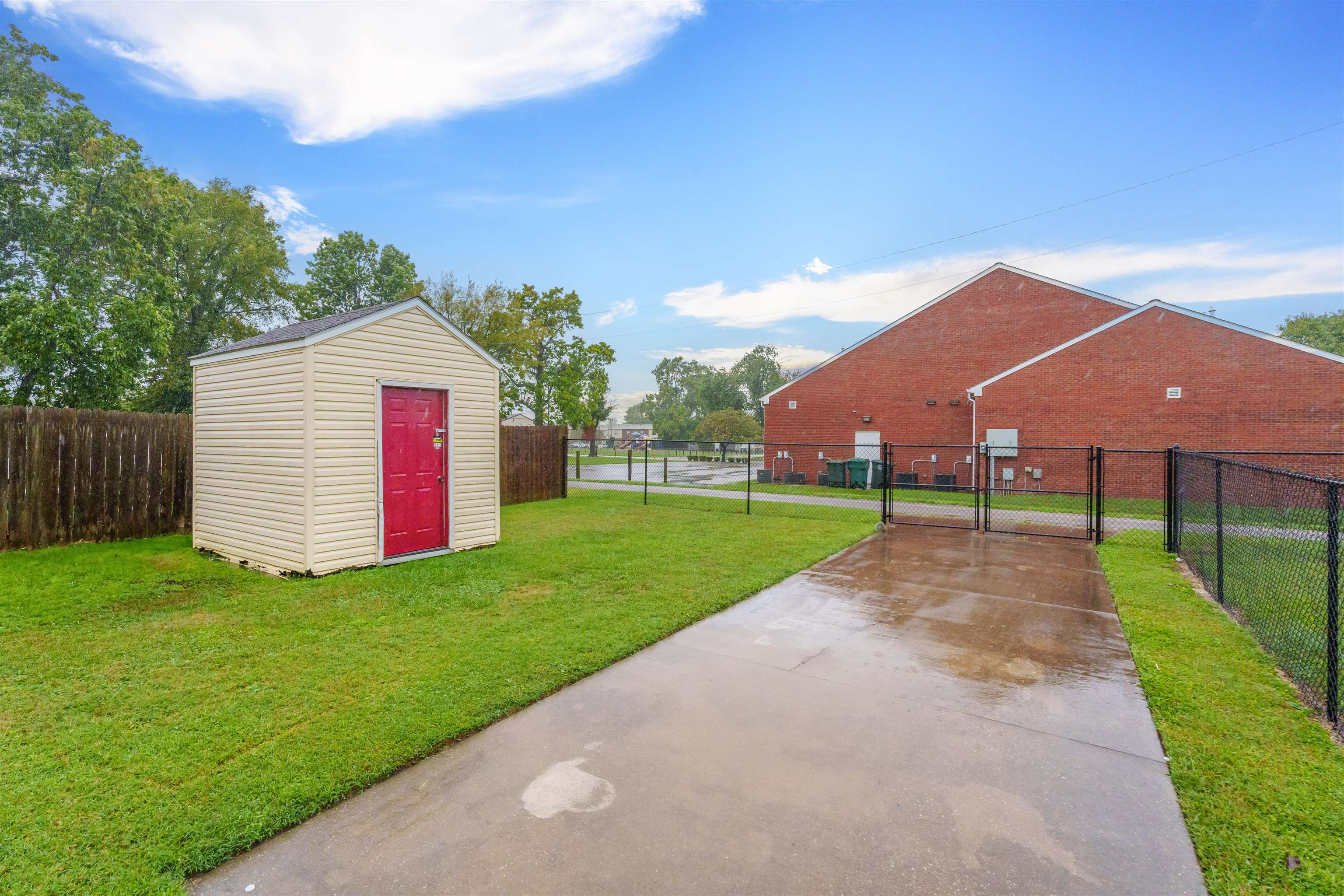 526 Maple St, Owensboro, Kentucky 42301, 3 Bedrooms Bedrooms, ,1 BathroomBathrooms,Single Family Residence,For Sale,Maple St,90742