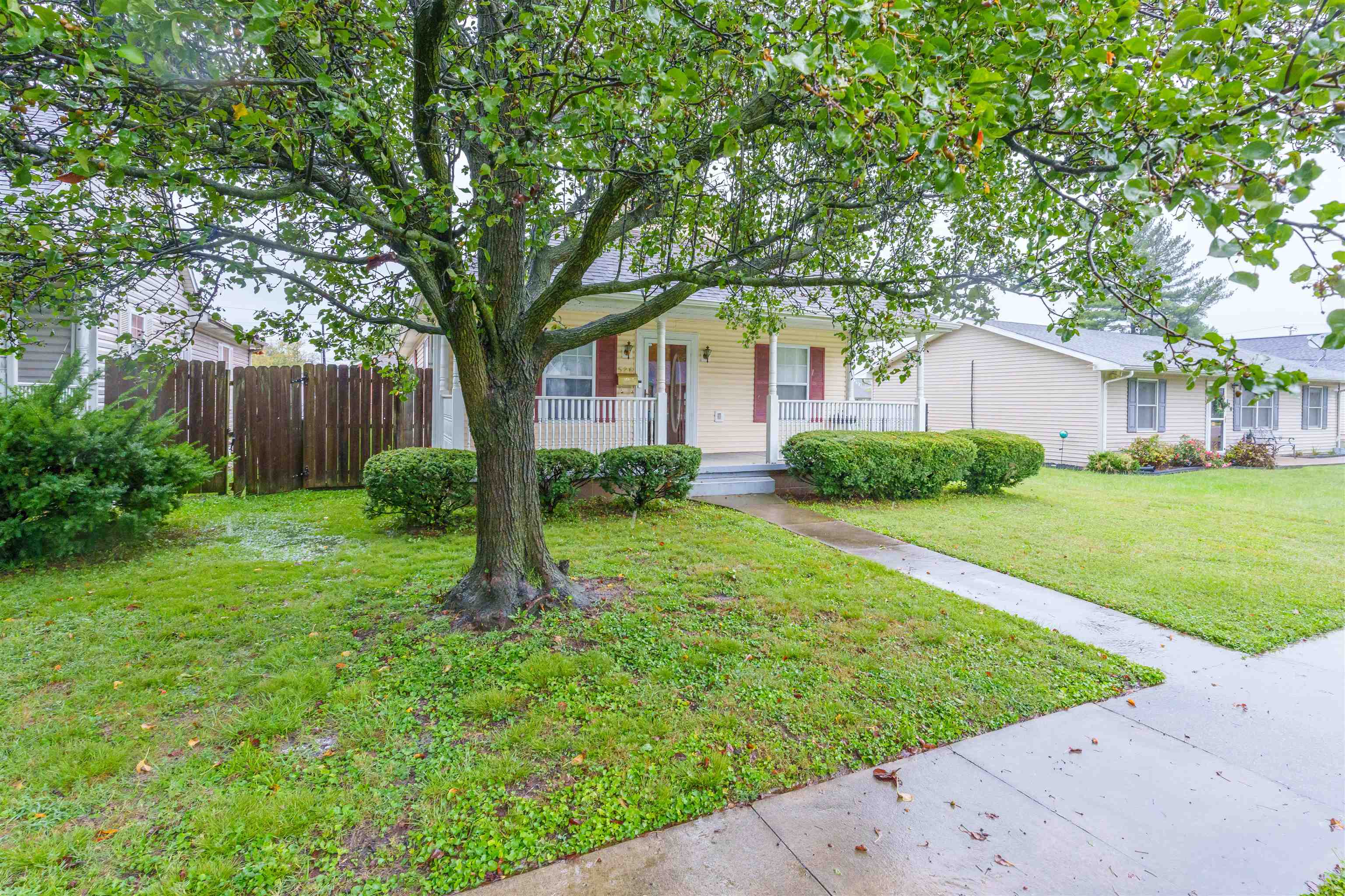 526 Maple St, Owensboro, Kentucky 42301, 3 Bedrooms Bedrooms, ,1 BathroomBathrooms,Single Family Residence,For Sale,Maple St,90742