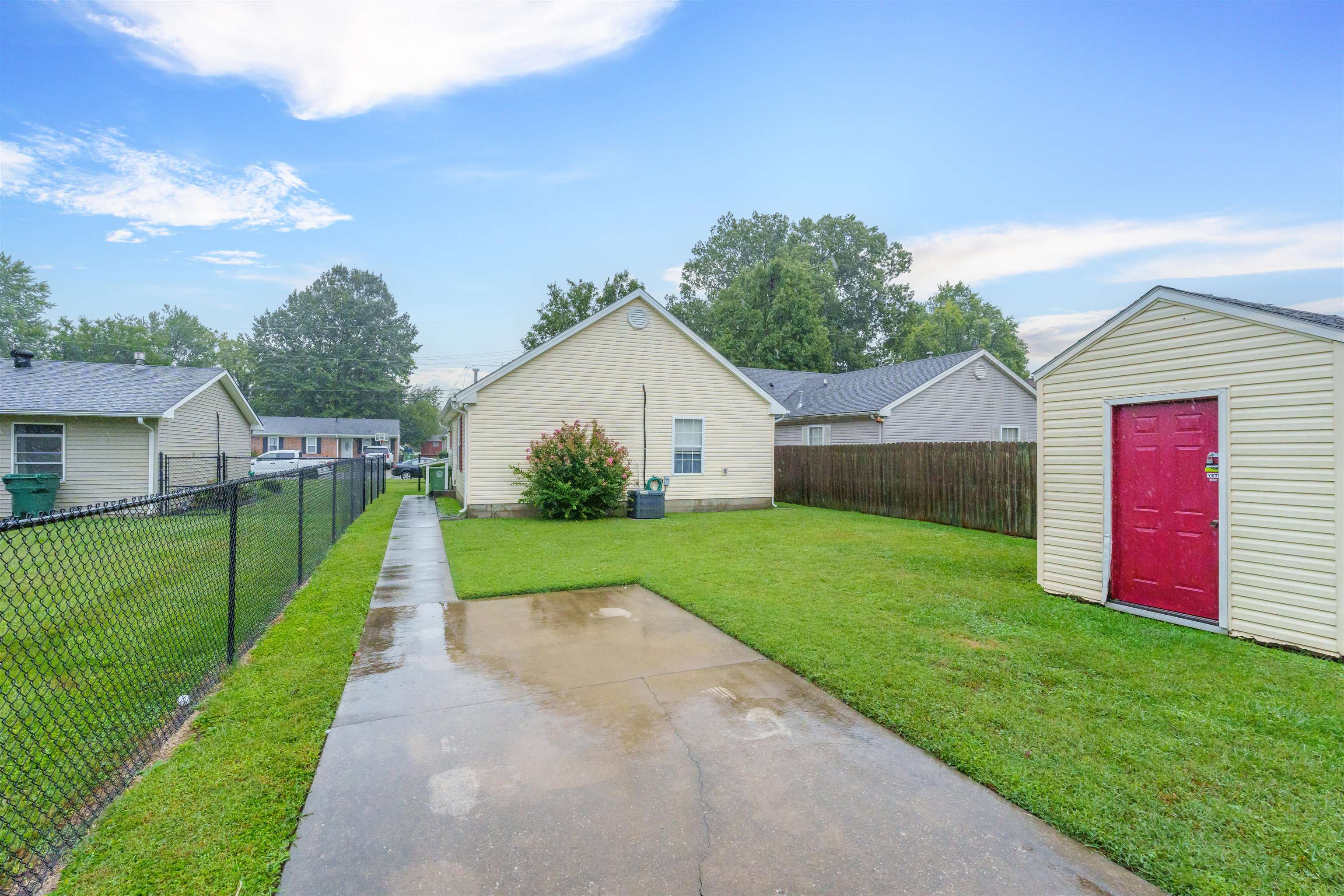 526 Maple St, Owensboro, Kentucky 42301, 3 Bedrooms Bedrooms, ,1 BathroomBathrooms,Single Family Residence,For Sale,Maple St,90742