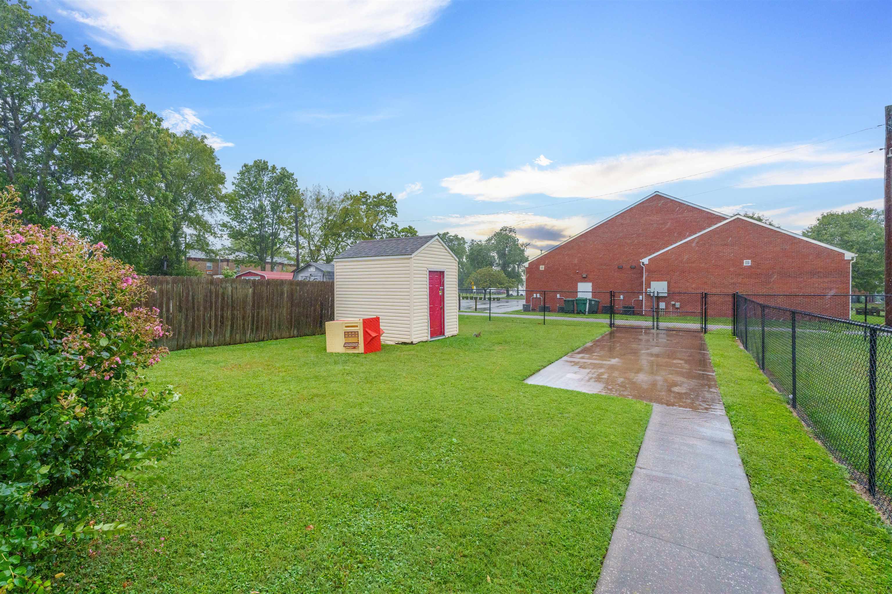 526 Maple St, Owensboro, Kentucky 42301, 3 Bedrooms Bedrooms, ,1 BathroomBathrooms,Single Family Residence,For Sale,Maple St,90742