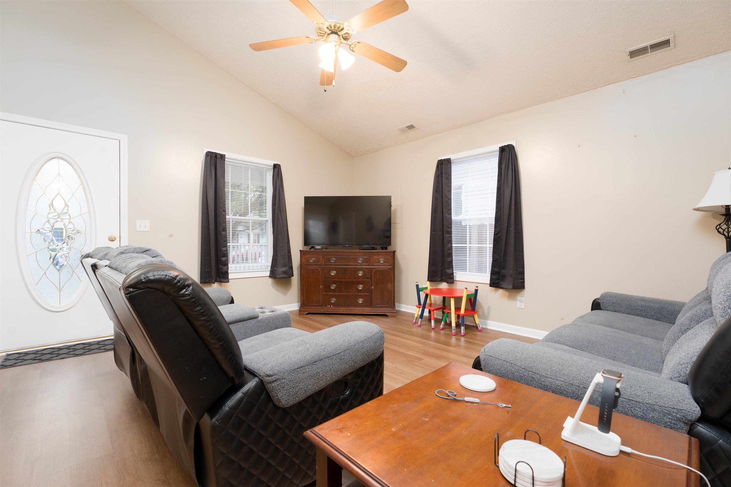 526 Maple St, Owensboro, Kentucky 42301, 3 Bedrooms Bedrooms, ,1 BathroomBathrooms,Single Family Residence,For Sale,Maple St,90742
