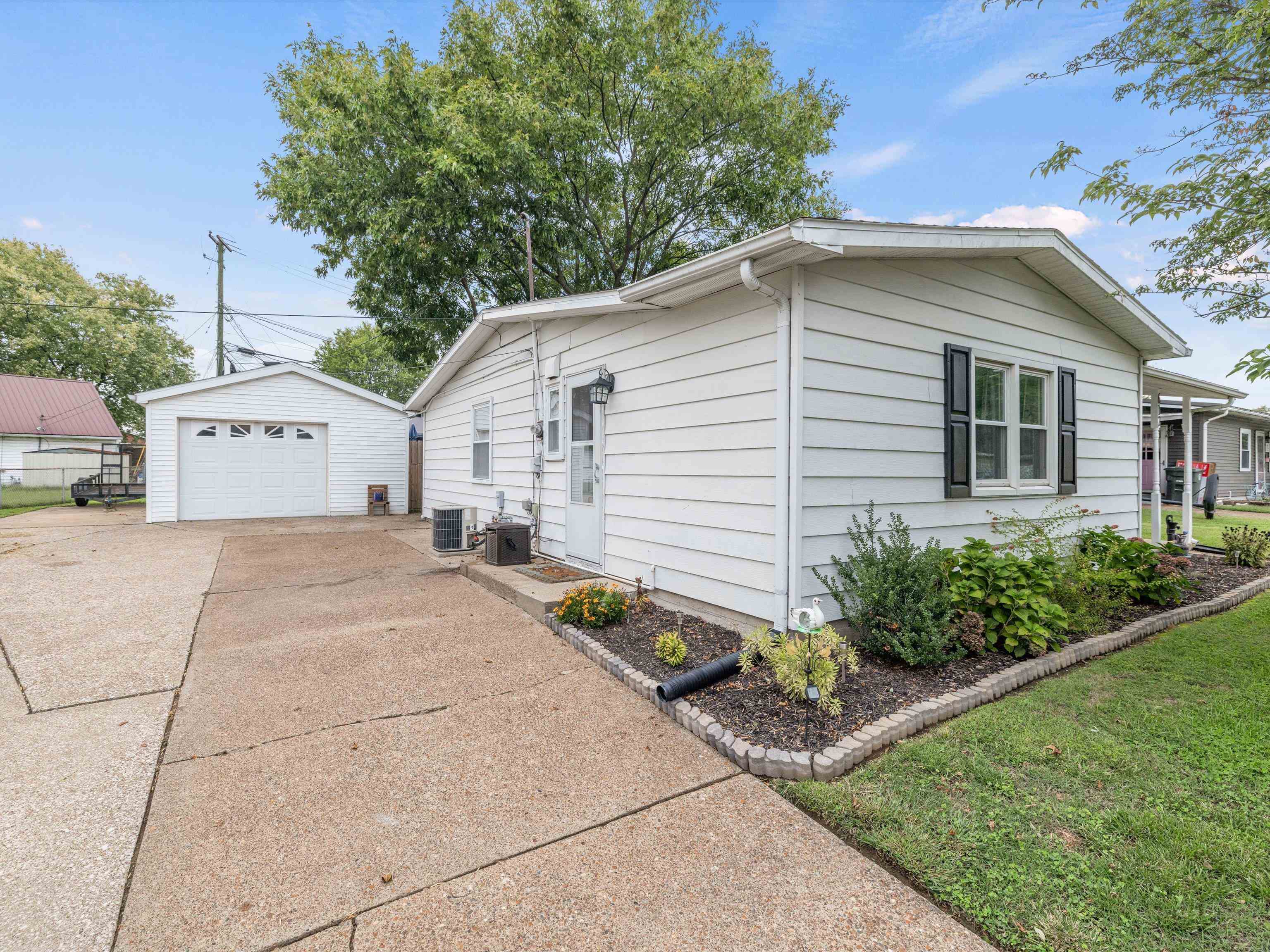 612 Fleetwood Drive, Owensboro, Kentucky 42301, 3 Bedrooms Bedrooms, ,1 BathroomBathrooms,Single Family Residence,For Sale,Fleetwood Drive,90749