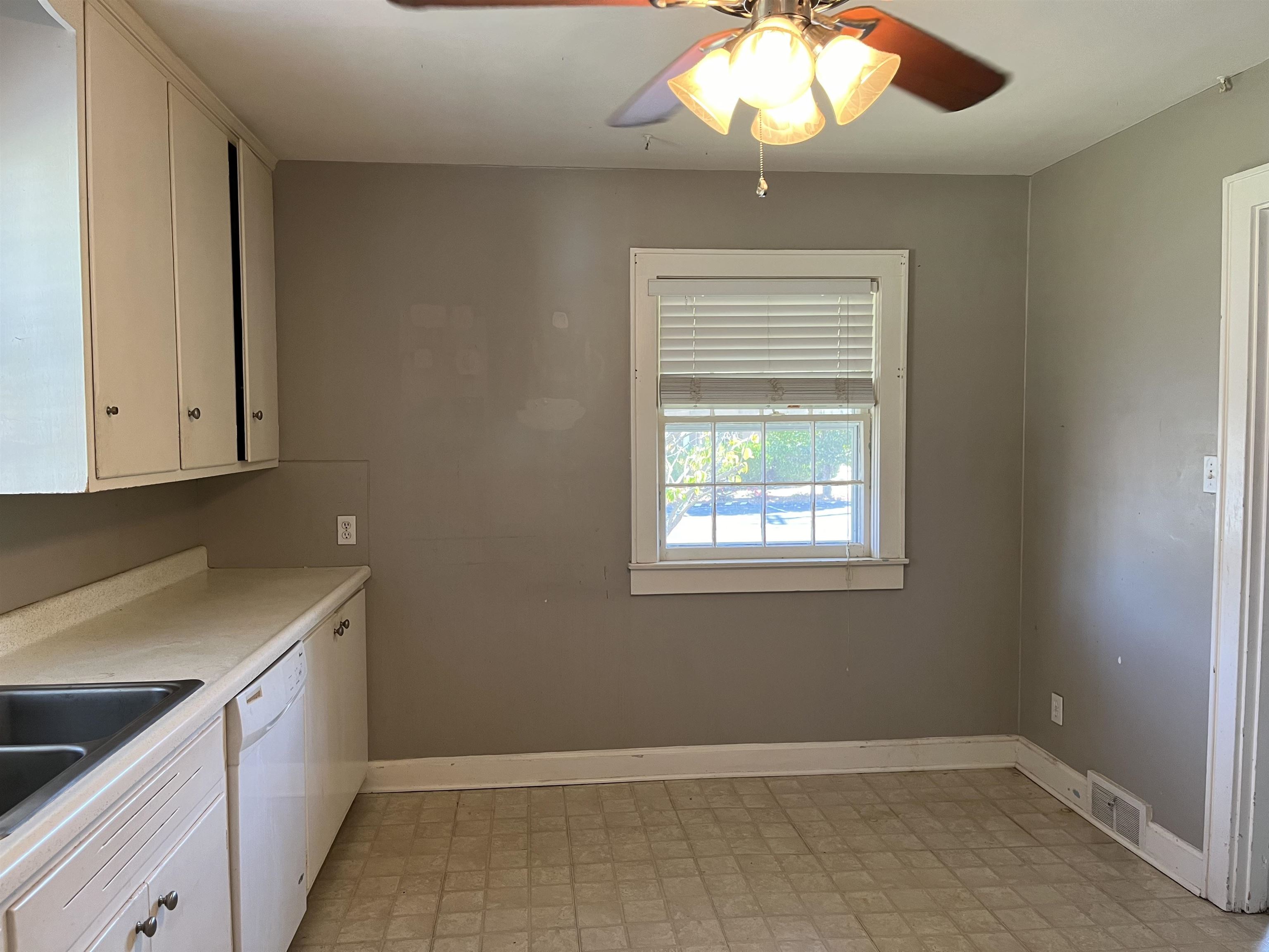 721 Maple Ave, Owensboro, Kentucky 42301, 3 Bedrooms Bedrooms, ,1 BathroomBathrooms,Single Family Residence,For Sale,Maple Ave,90751