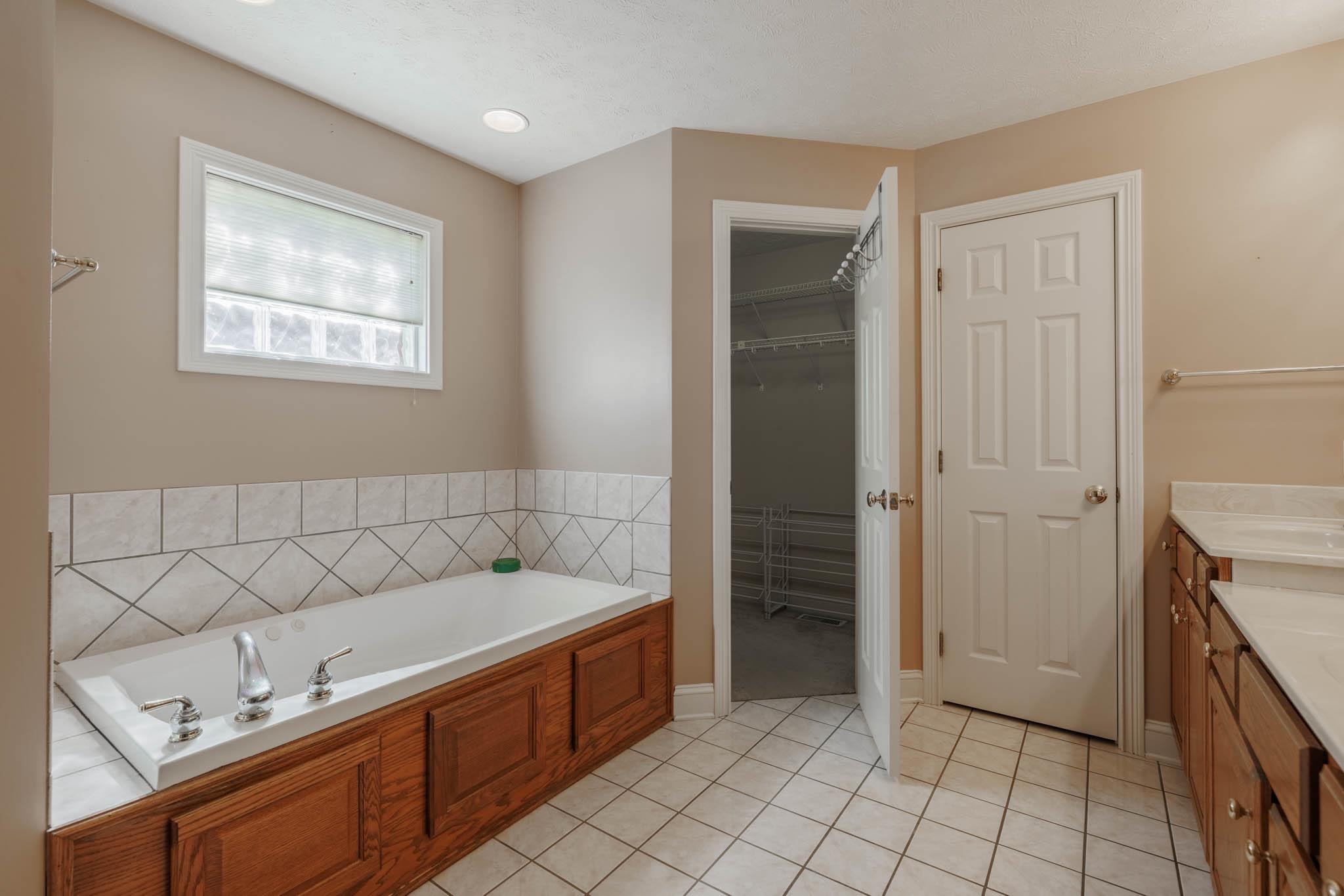 4615 Barrington Place, Owensboro, Kentucky 42301, 3 Bedrooms Bedrooms, ,2 BathroomsBathrooms,Single Family Residence,For Sale,Barrington Place,90756