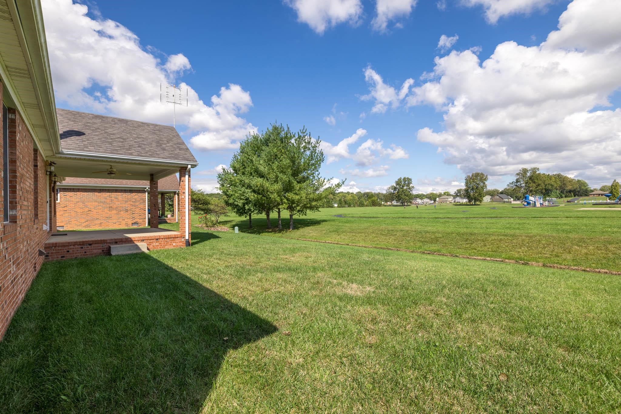 4615 Barrington Place, Owensboro, Kentucky 42301, 3 Bedrooms Bedrooms, ,2 BathroomsBathrooms,Single Family Residence,For Sale,Barrington Place,90756