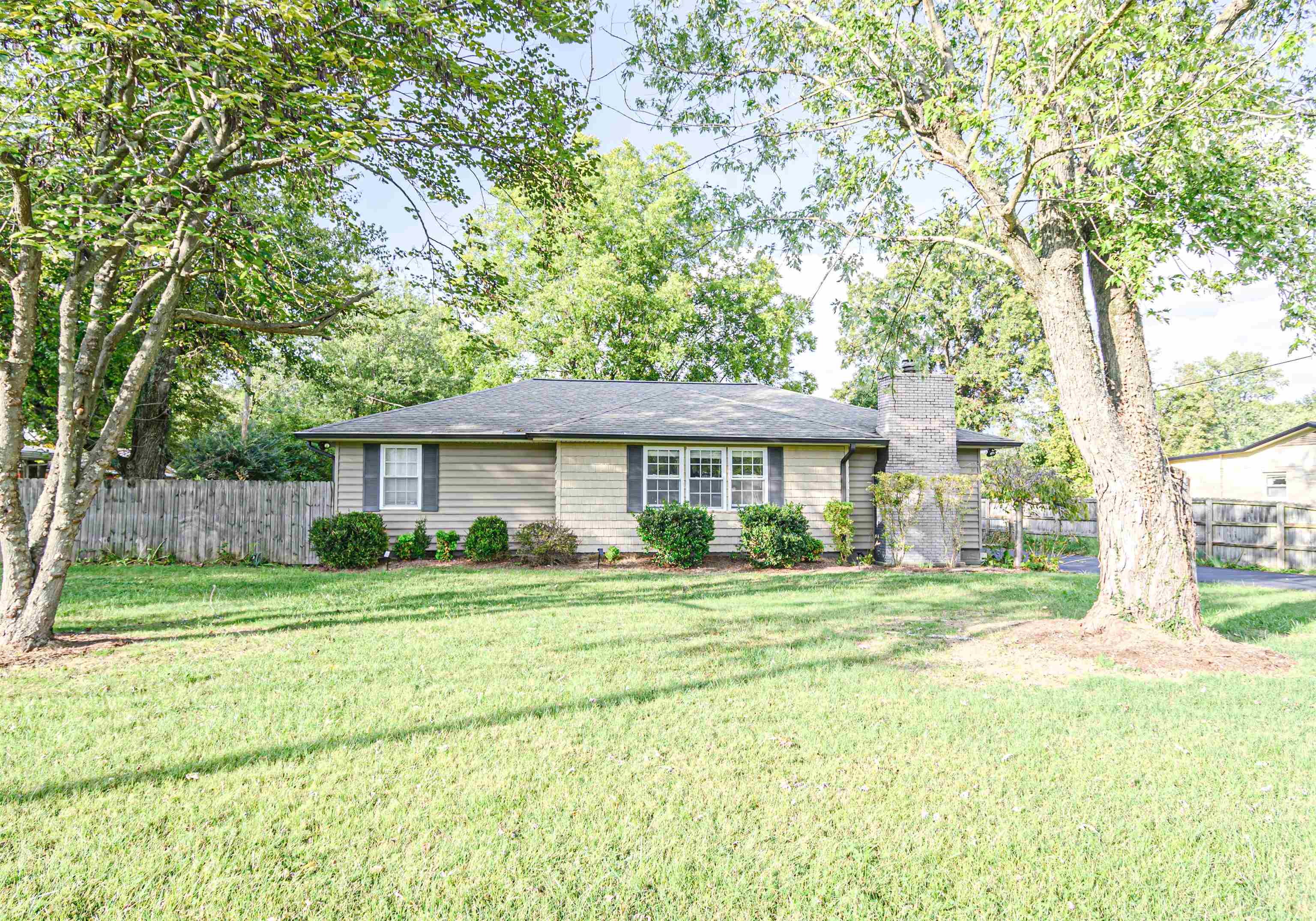 332 Eastview Dr, Madisonville, Kentucky 42431, 3 Bedrooms Bedrooms, ,1 BathroomBathrooms,Single Family Residence,For Sale,Eastview Dr,90759