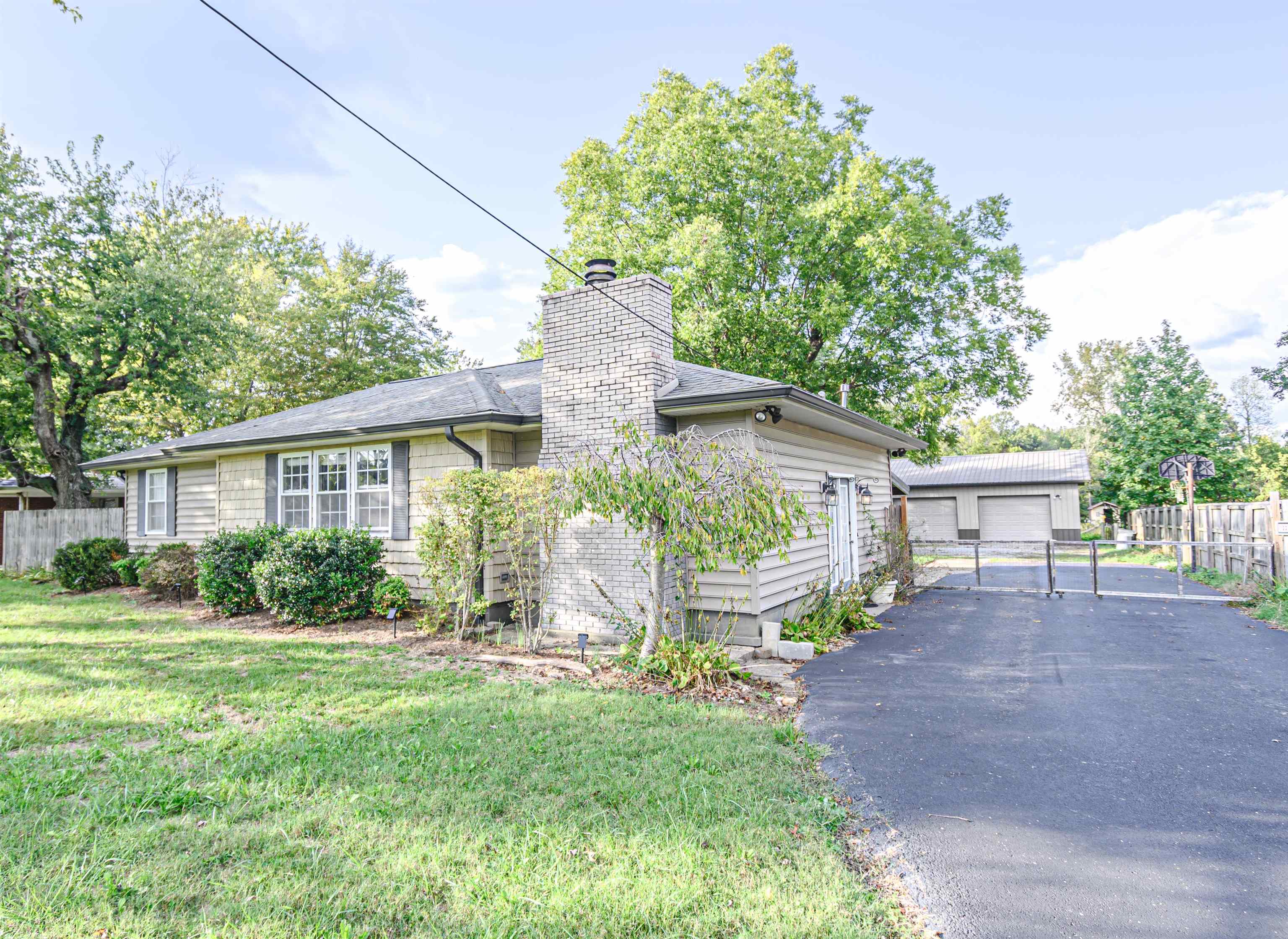 332 Eastview Dr, Madisonville, Kentucky 42431, 3 Bedrooms Bedrooms, ,1 BathroomBathrooms,Single Family Residence,For Sale,Eastview Dr,90759