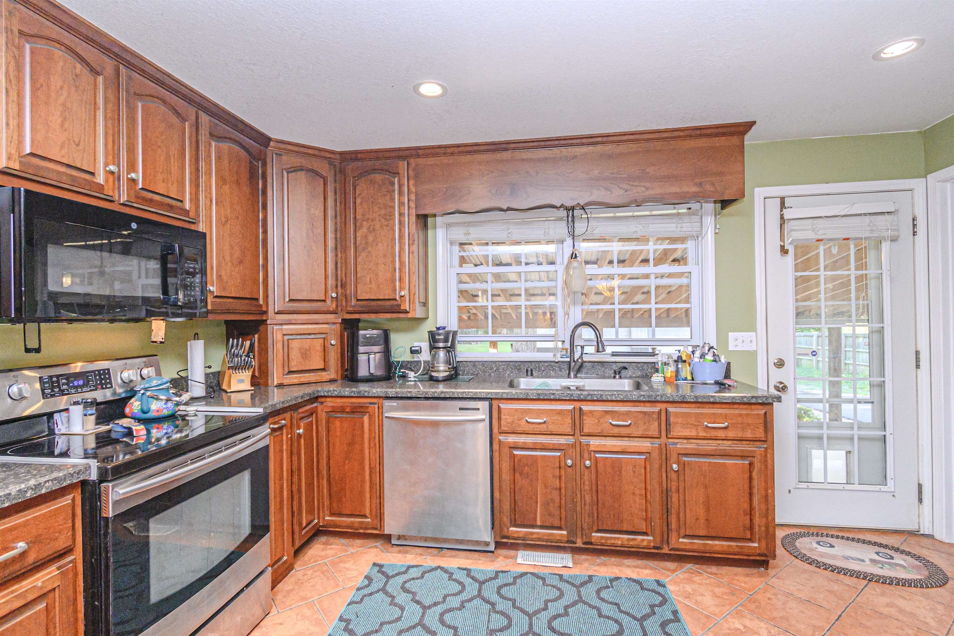 332 Eastview Dr, Madisonville, Kentucky 42431, 3 Bedrooms Bedrooms, ,1 BathroomBathrooms,Single Family Residence,For Sale,Eastview Dr,90759