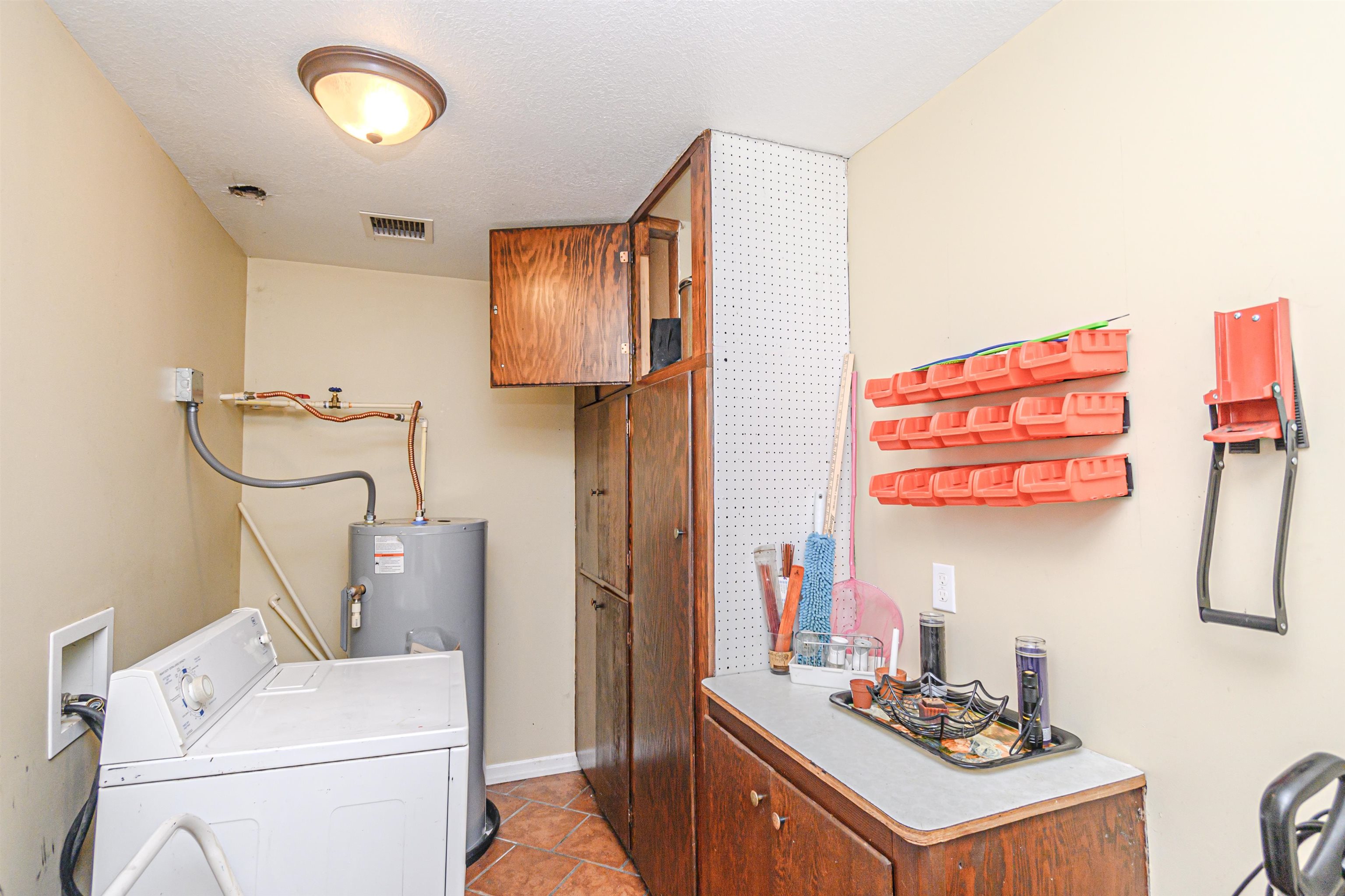 332 Eastview Dr, Madisonville, Kentucky 42431, 3 Bedrooms Bedrooms, ,1 BathroomBathrooms,Single Family Residence,For Sale,Eastview Dr,90759