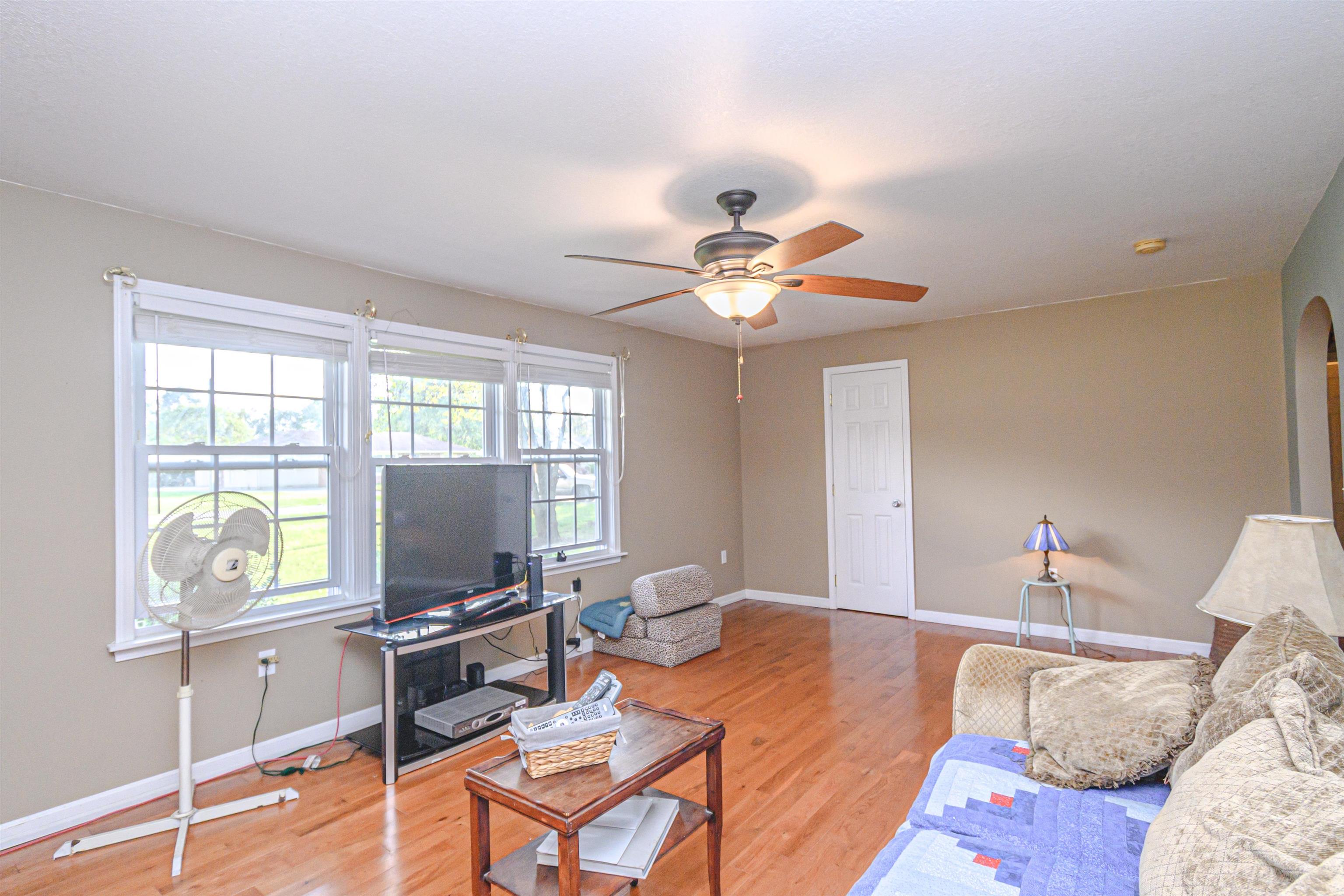 332 Eastview Dr, Madisonville, Kentucky 42431, 3 Bedrooms Bedrooms, ,1 BathroomBathrooms,Single Family Residence,For Sale,Eastview Dr,90759