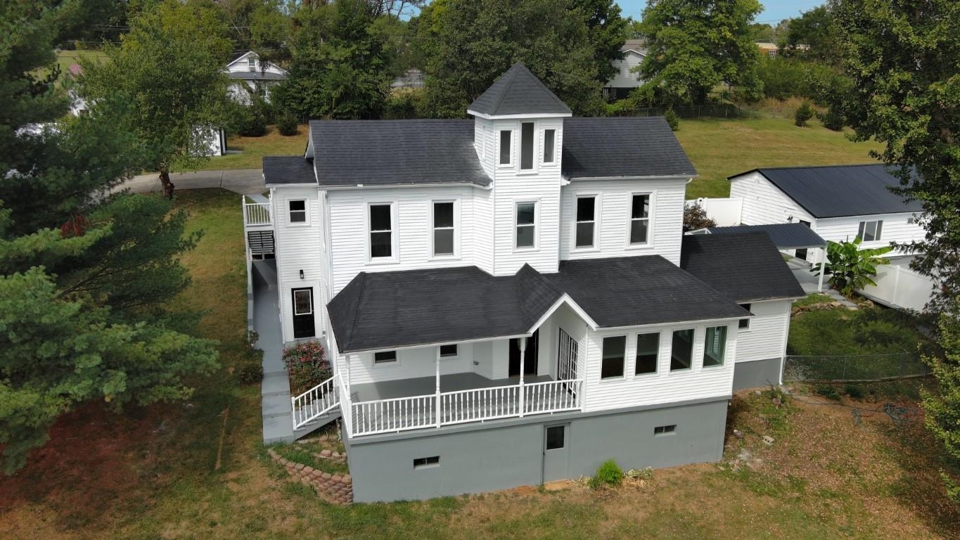 456 Main St, Brandenburg, Kentucky 40108, 6 Bedrooms Bedrooms, ,5 BathroomsBathrooms,Single Family Residence,For Sale,Main St,90774
