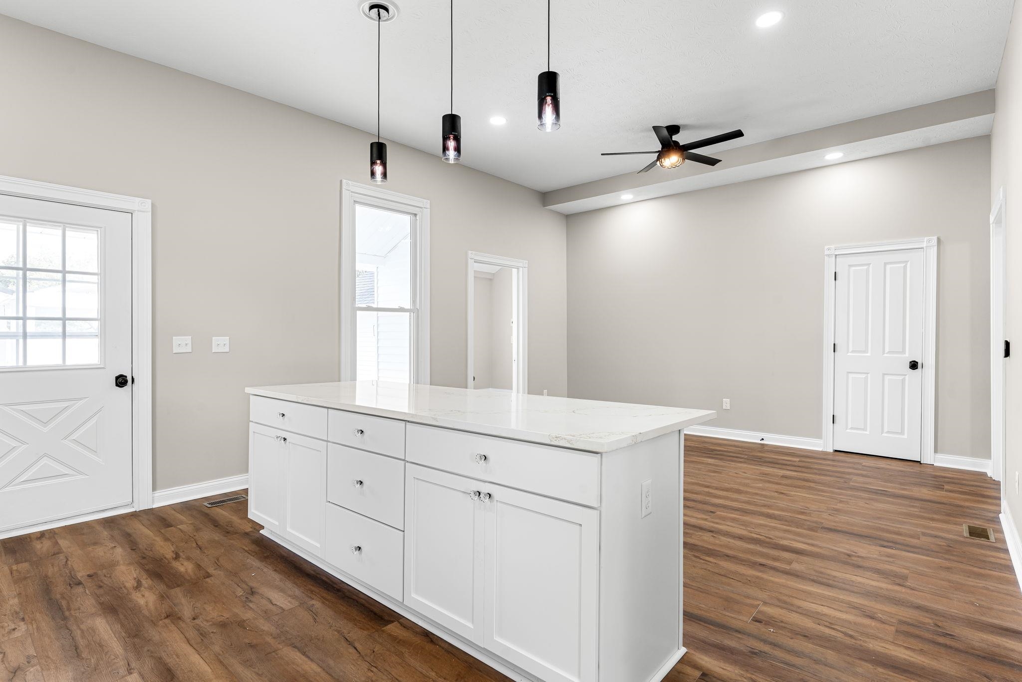 456 Main St, Brandenburg, Kentucky 40108, 6 Bedrooms Bedrooms, ,5 BathroomsBathrooms,Single Family Residence,For Sale,Main St,90774
