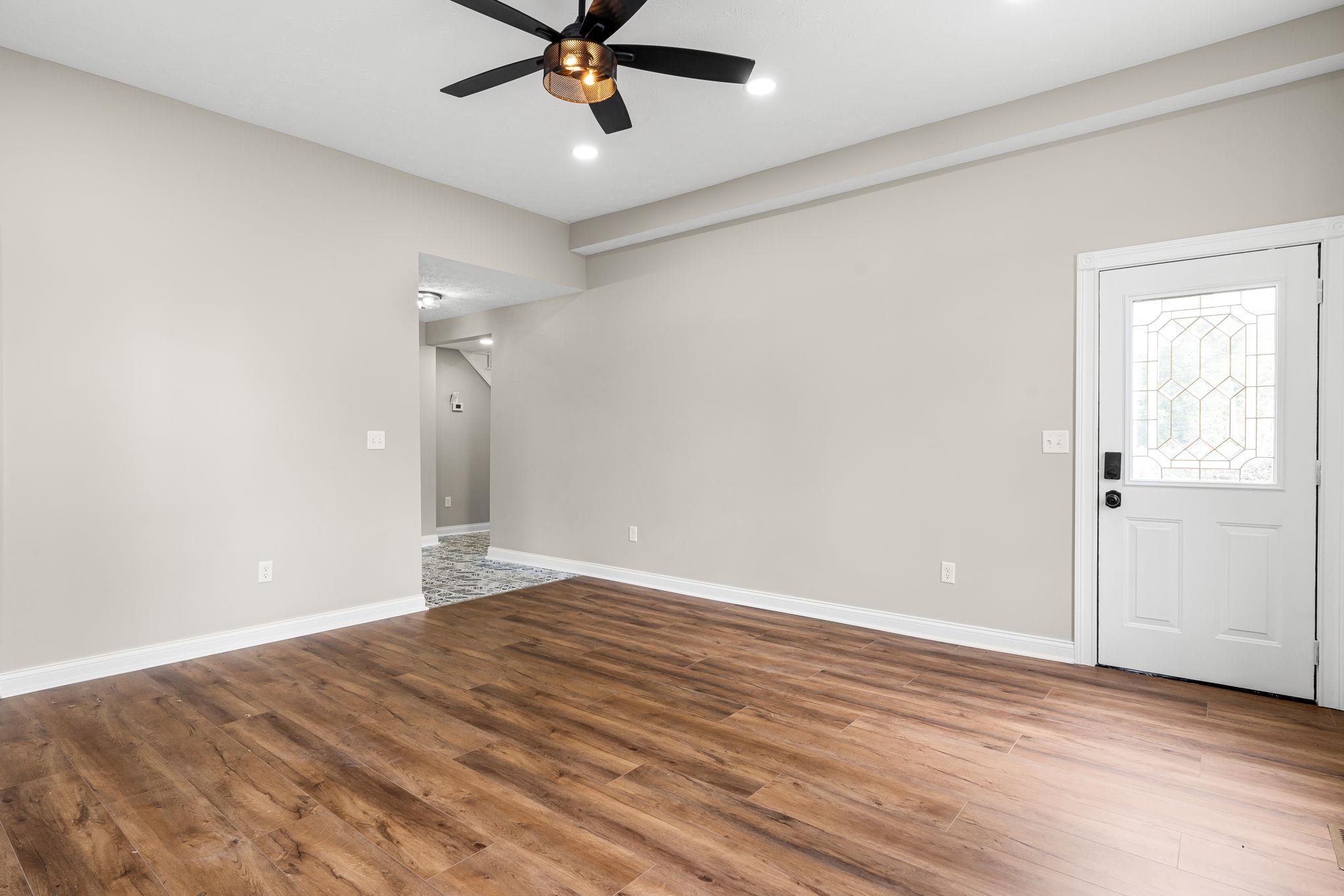 456 Main St, Brandenburg, Kentucky 40108, 6 Bedrooms Bedrooms, ,5 BathroomsBathrooms,Single Family Residence,For Sale,Main St,90774