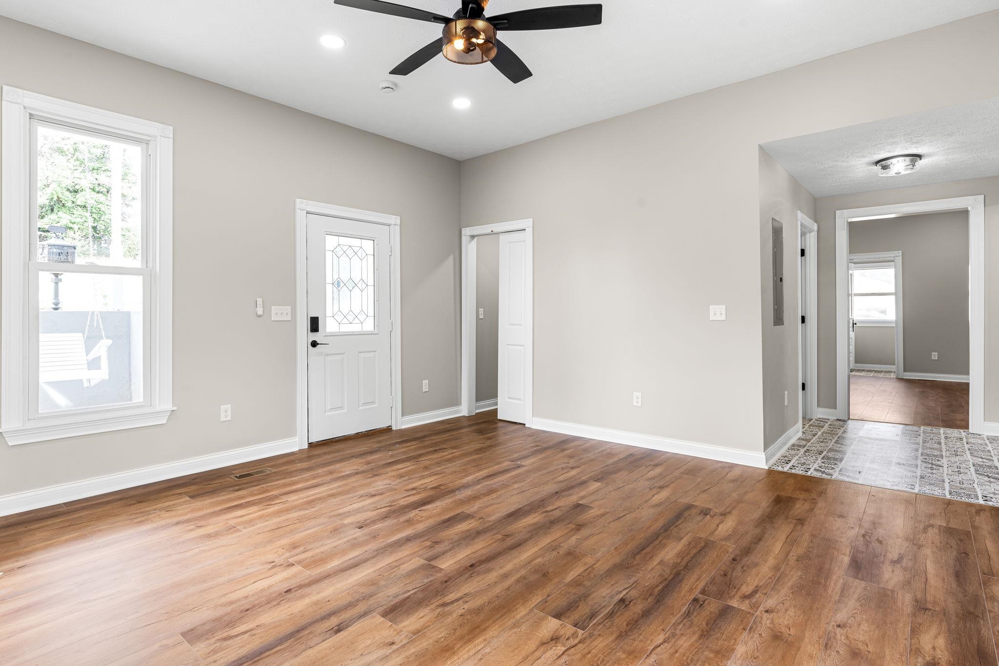456 Main St, Brandenburg, Kentucky 40108, 6 Bedrooms Bedrooms, ,5 BathroomsBathrooms,Single Family Residence,For Sale,Main St,90774