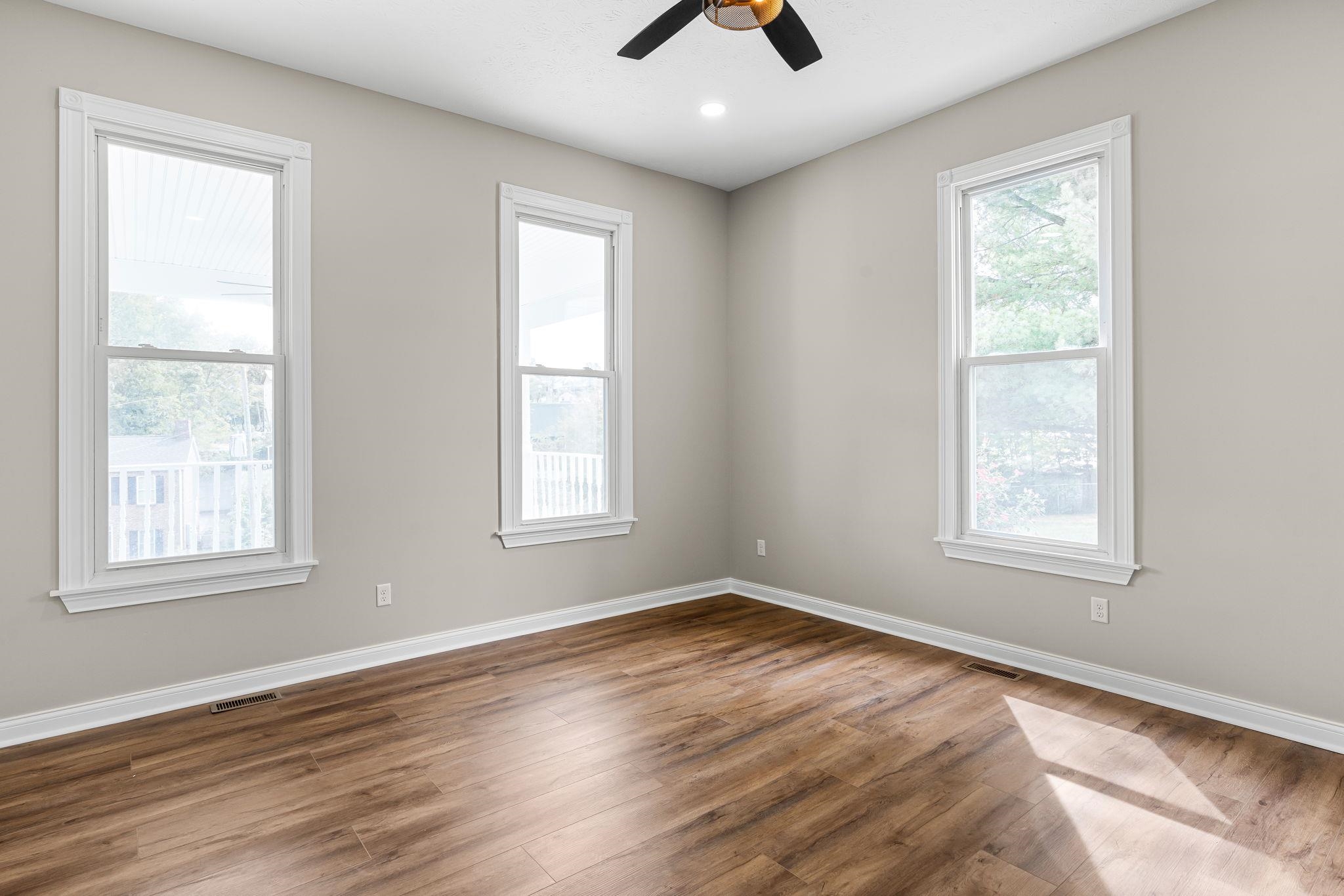 456 Main St, Brandenburg, Kentucky 40108, 6 Bedrooms Bedrooms, ,5 BathroomsBathrooms,Single Family Residence,For Sale,Main St,90774