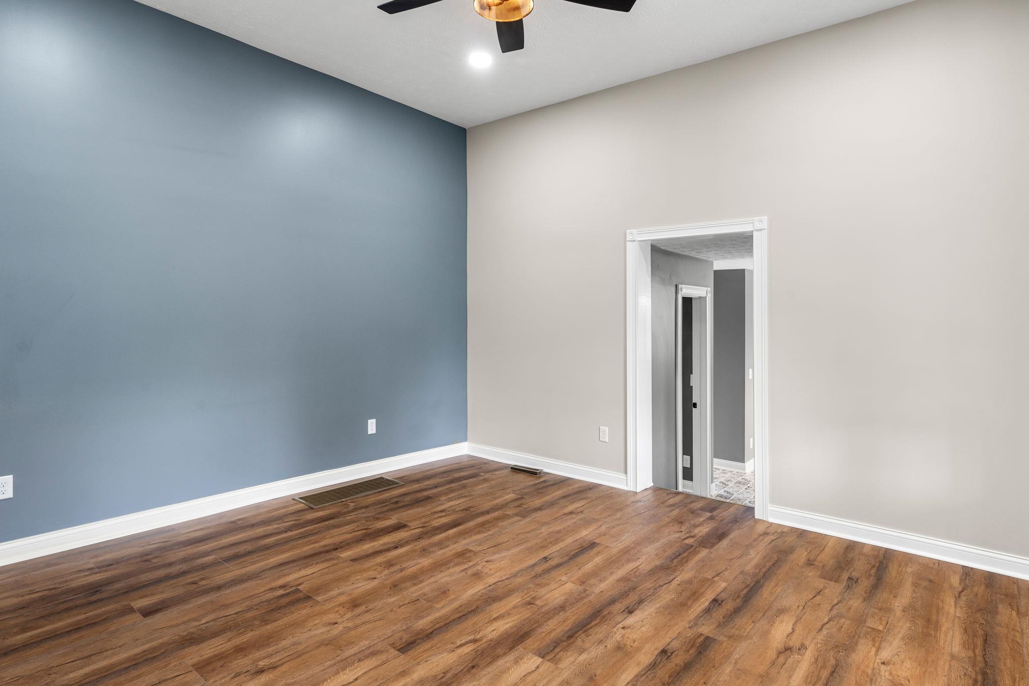 456 Main St, Brandenburg, Kentucky 40108, 6 Bedrooms Bedrooms, ,5 BathroomsBathrooms,Single Family Residence,For Sale,Main St,90774