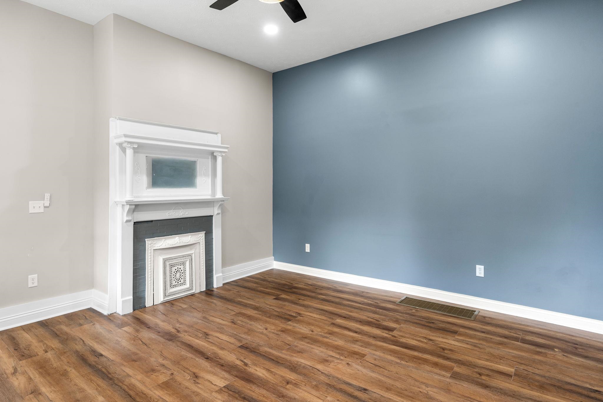 456 Main St, Brandenburg, Kentucky 40108, 6 Bedrooms Bedrooms, ,5 BathroomsBathrooms,Single Family Residence,For Sale,Main St,90774