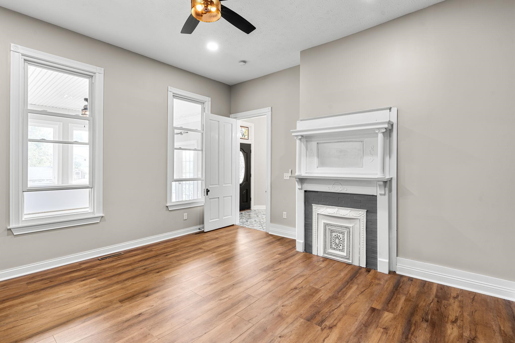 456 Main St, Brandenburg, Kentucky 40108, 6 Bedrooms Bedrooms, ,5 BathroomsBathrooms,Single Family Residence,For Sale,Main St,90774