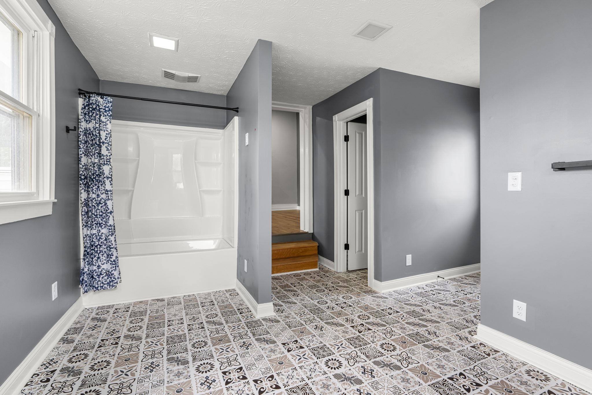 456 Main St, Brandenburg, Kentucky 40108, 6 Bedrooms Bedrooms, ,5 BathroomsBathrooms,Single Family Residence,For Sale,Main St,90774