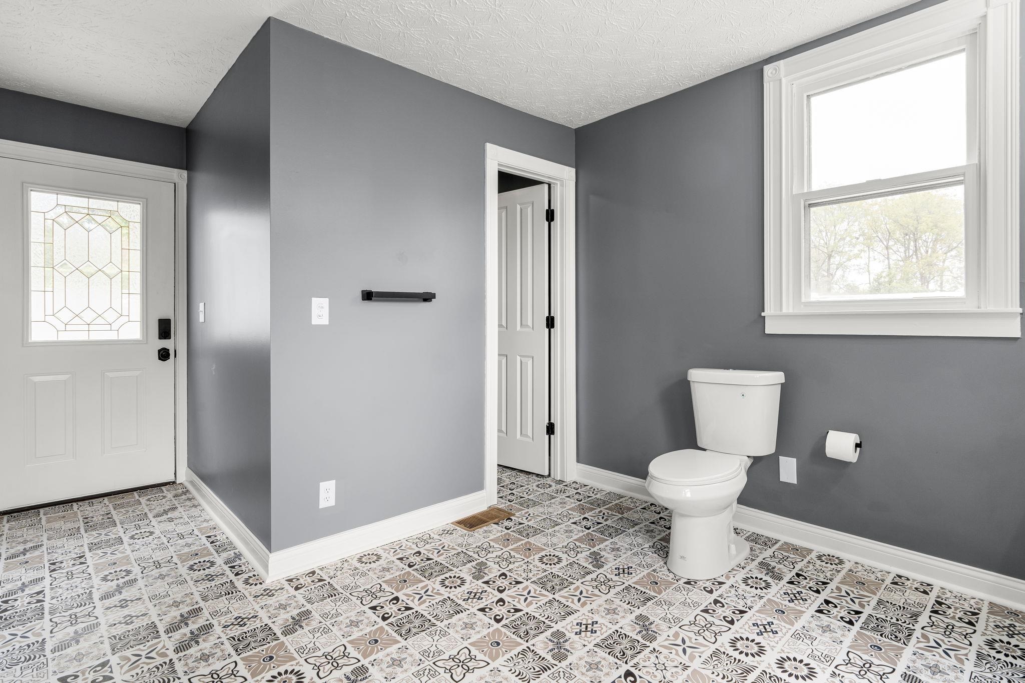 456 Main St, Brandenburg, Kentucky 40108, 6 Bedrooms Bedrooms, ,5 BathroomsBathrooms,Single Family Residence,For Sale,Main St,90774