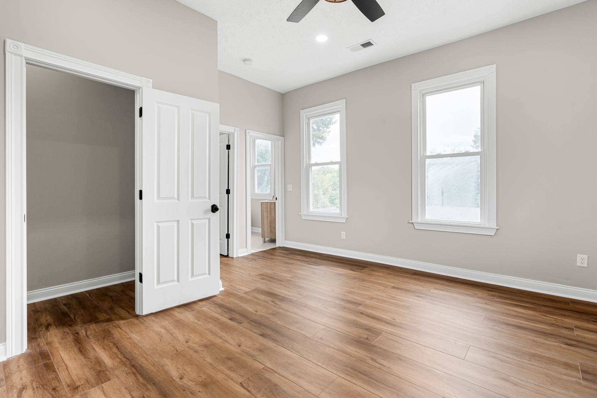 456 Main St, Brandenburg, Kentucky 40108, 6 Bedrooms Bedrooms, ,5 BathroomsBathrooms,Single Family Residence,For Sale,Main St,90774